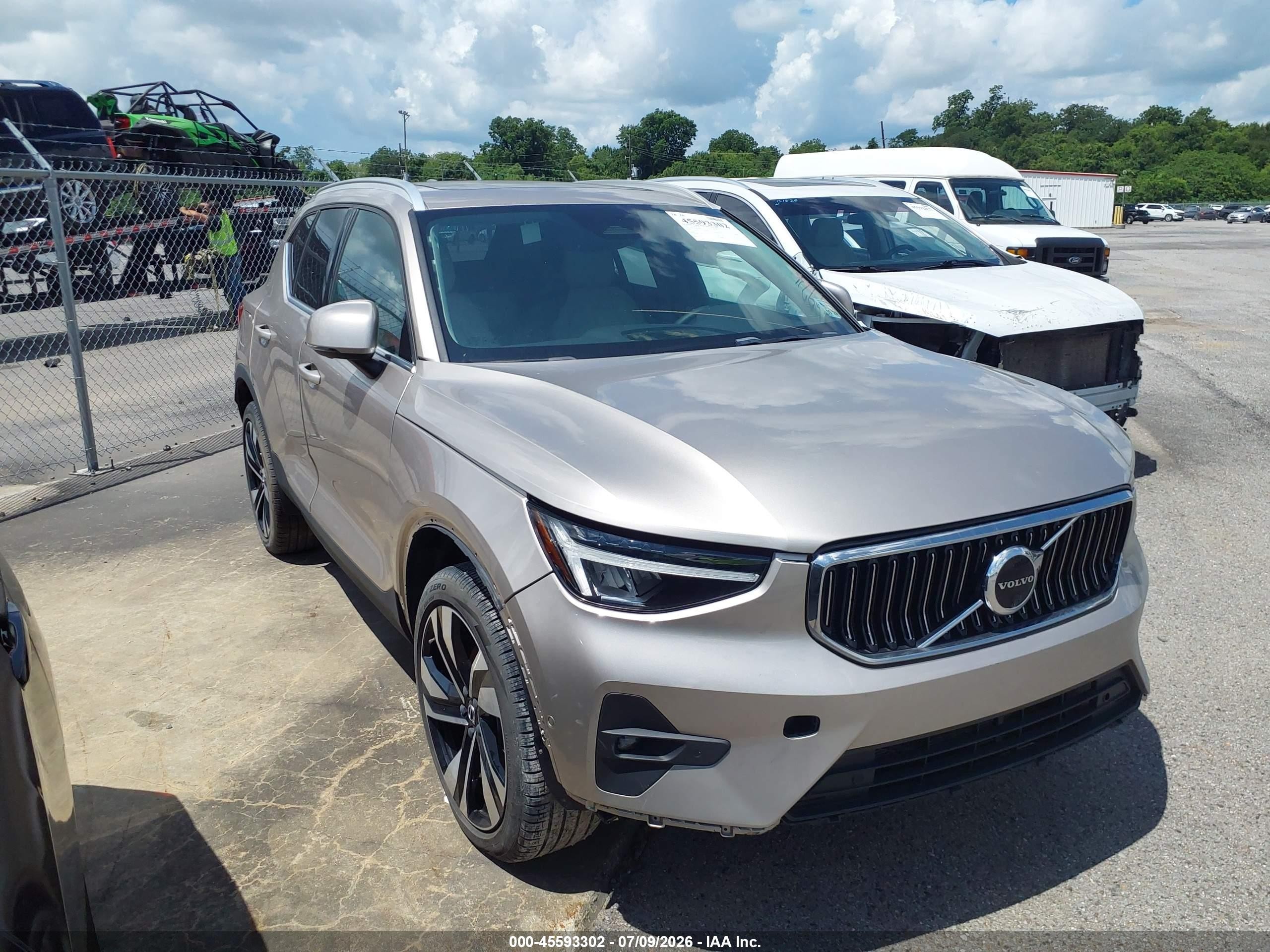 2023 Volvo XC40 Plus Bright Theme, VIN YV4L12UE1P2049974 — Side