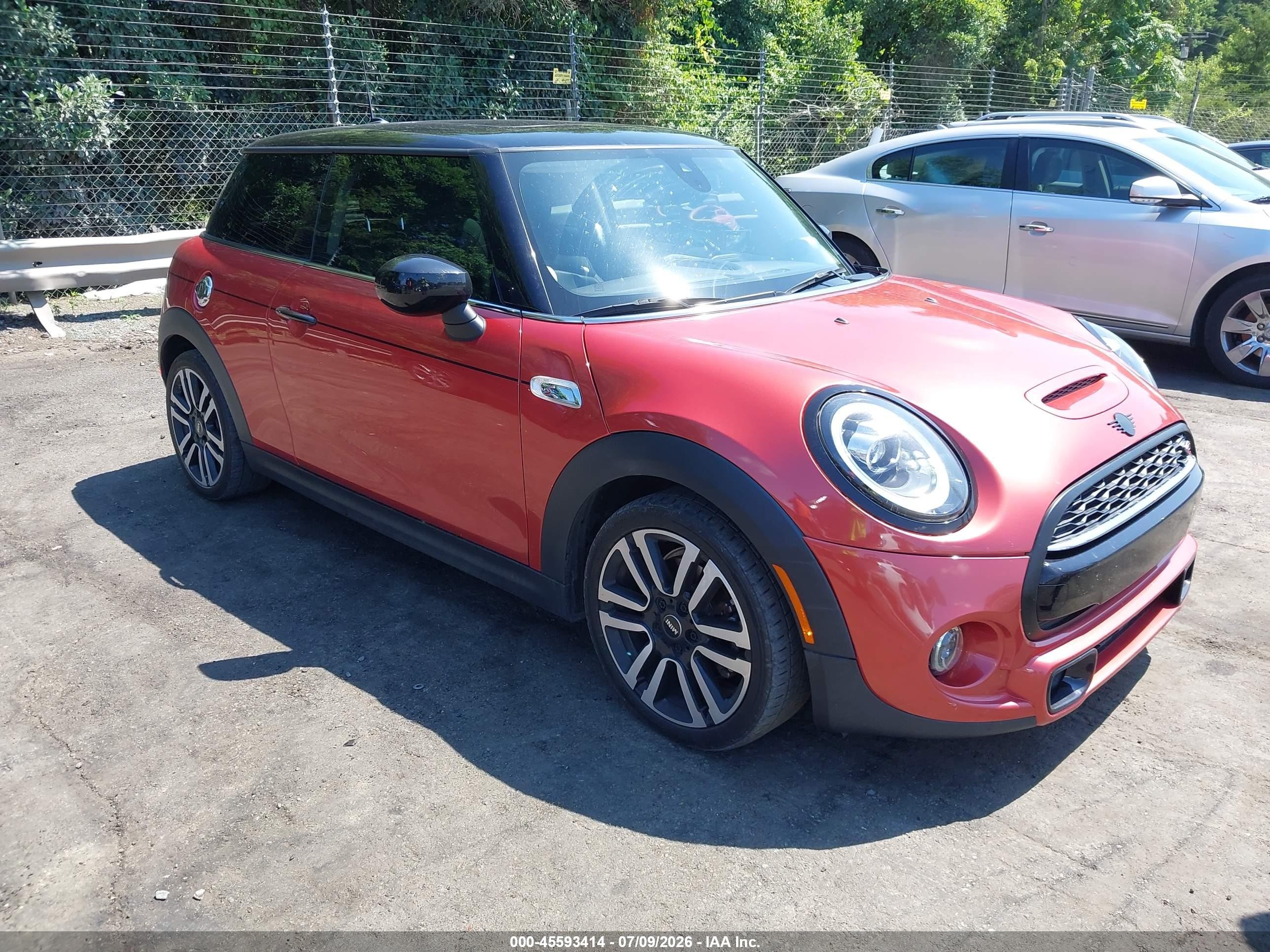 2021 MINI Hardtop Cooper S, VIN WMWXR5C06M2N40134 — Front end