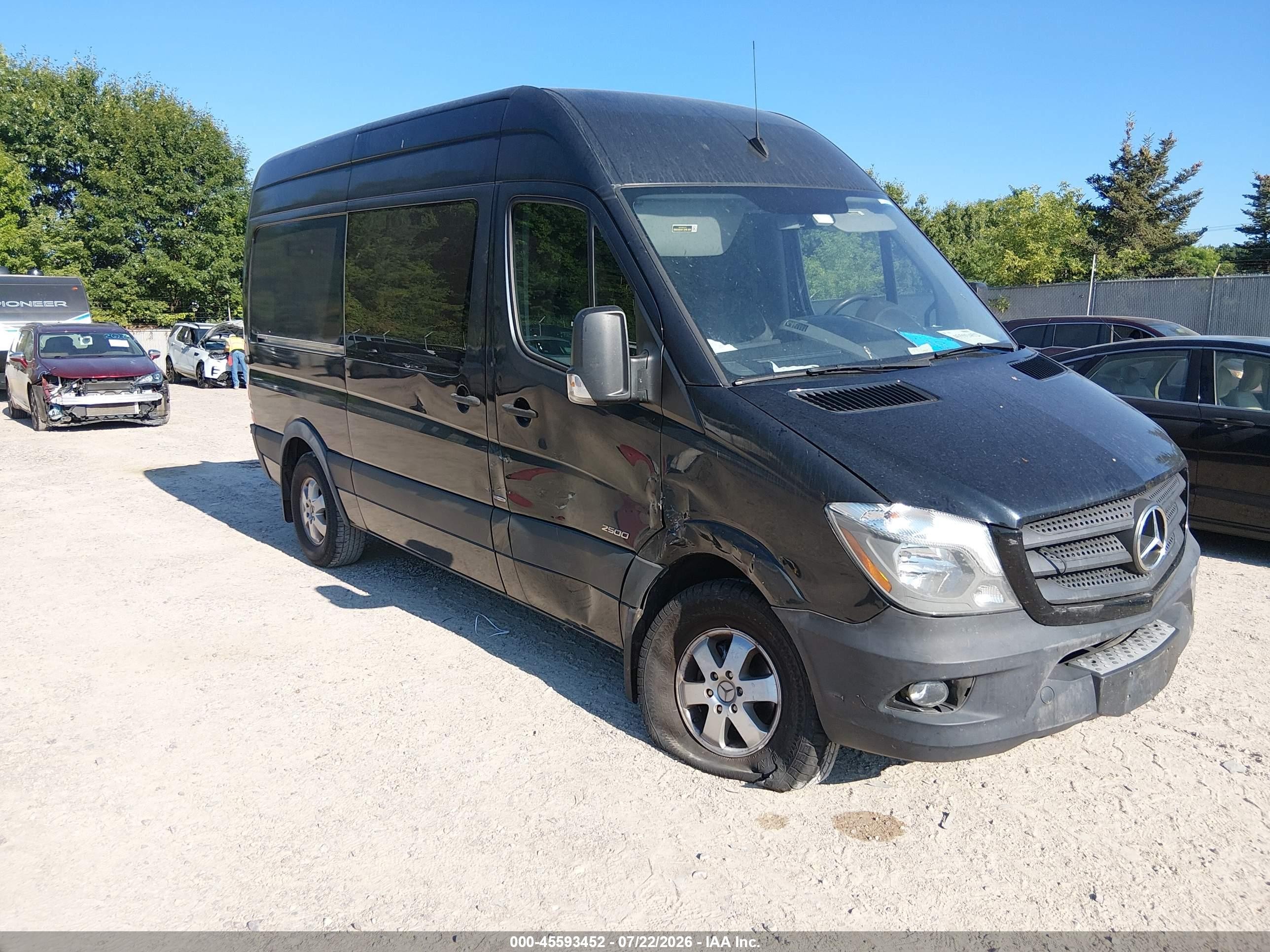 2016 Mercedes-Benz Sprinter, VIN 8BTPE7CD4GE129047 — Front end