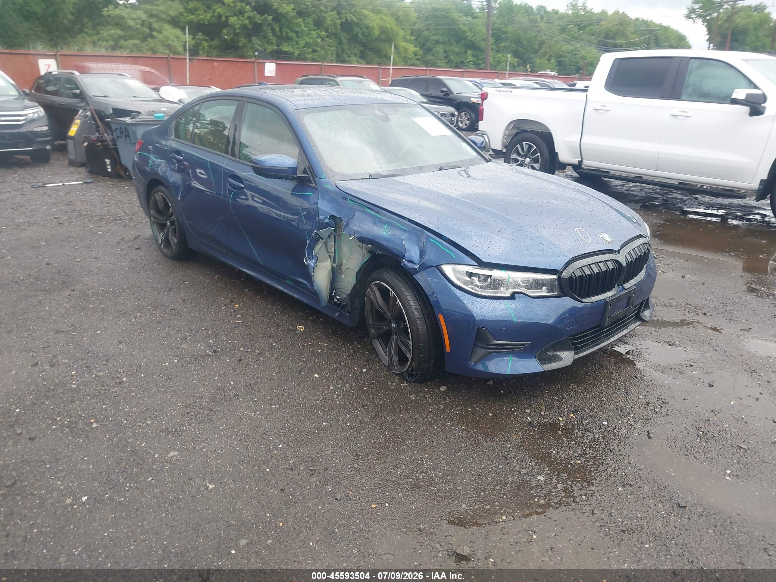2021 BMW 3 Series 330e xDrive, VIN 3MW5P9J01M8B59767 — Бок