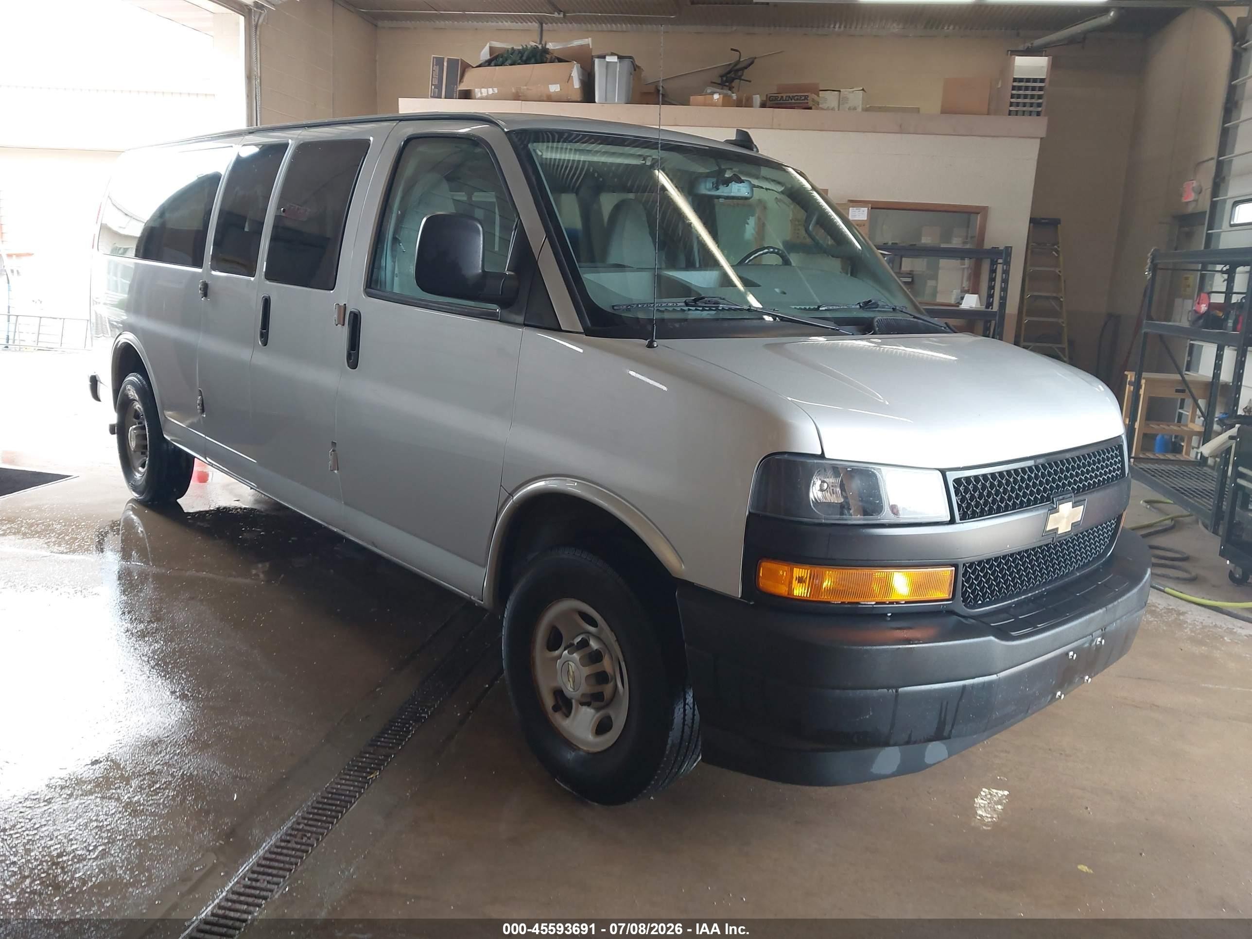 2020 Chevrolet Express Passenger LS, VIN 1GAZGNFP6L1256753 — Rear end