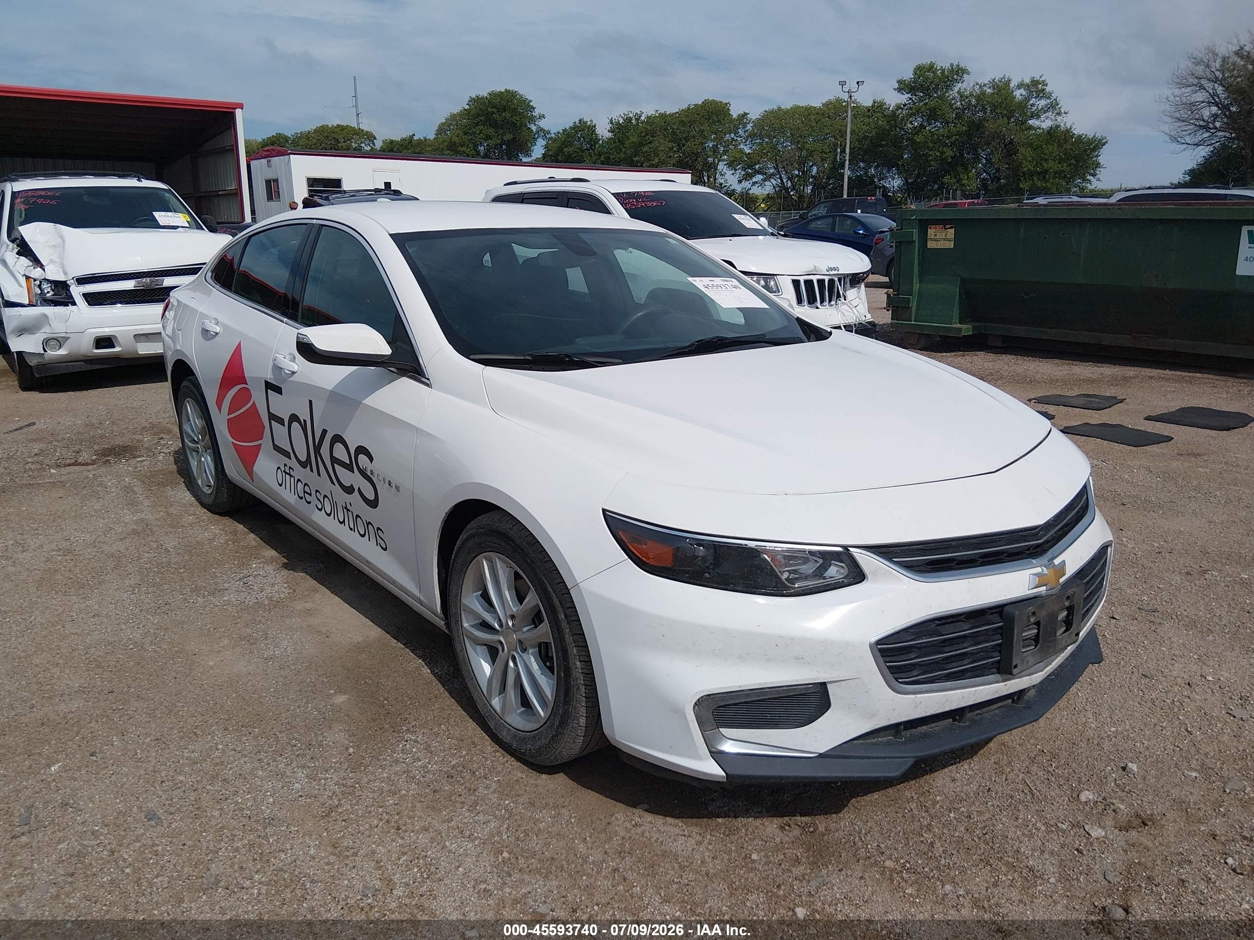 2018 Chevrolet Malibu LT, VIN 1G1ZD5ST1JF179575 — Front end