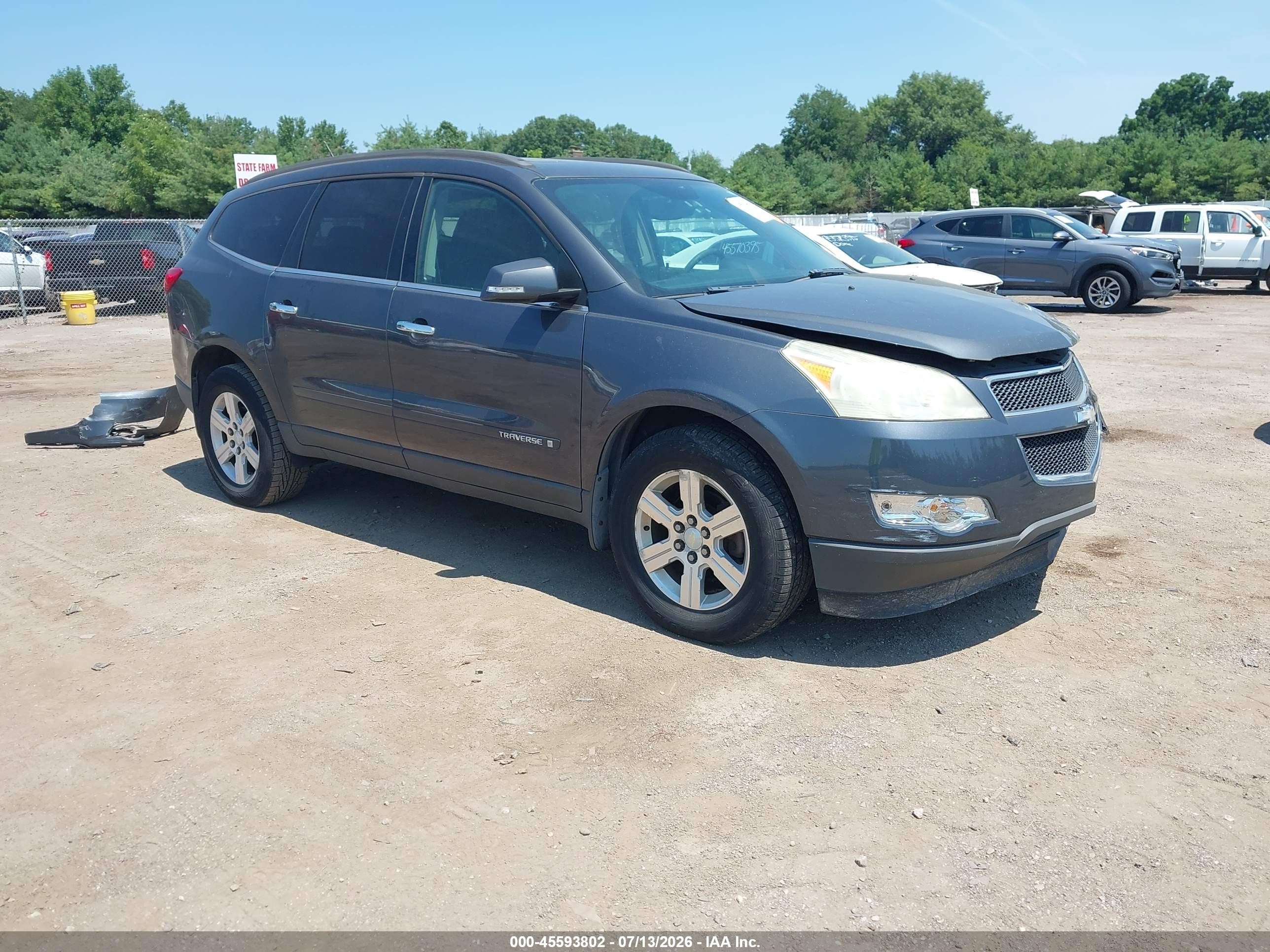 2009 Chevrolet Traverse 1LT, VIN 1GNER23D69S101591 — Front end