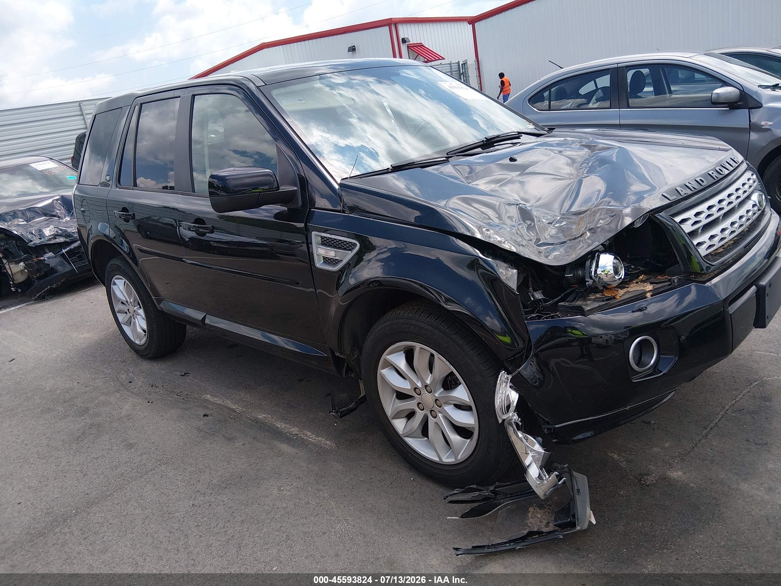 2014 Land Rover LR2, VIN SALFR2BG7EH413847 — Front end
