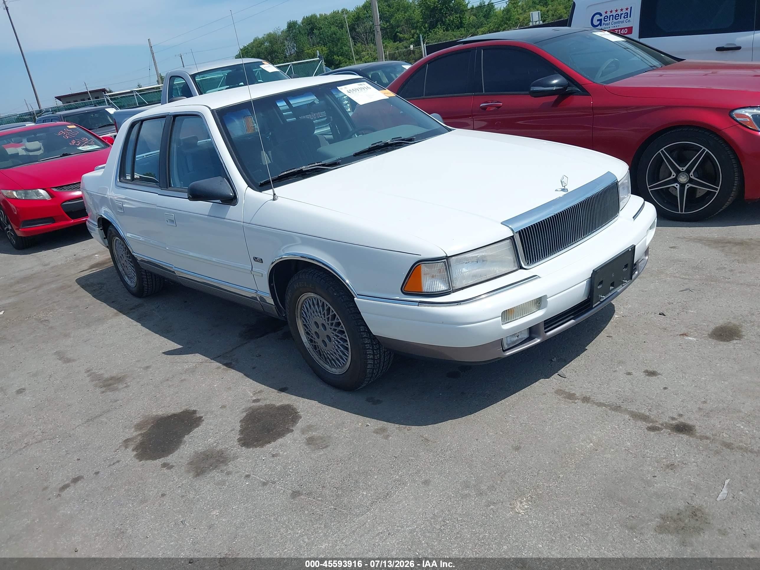 1992 Chrysler LeBaron, VIN 3C3XA7632NT318934 — Normal wear