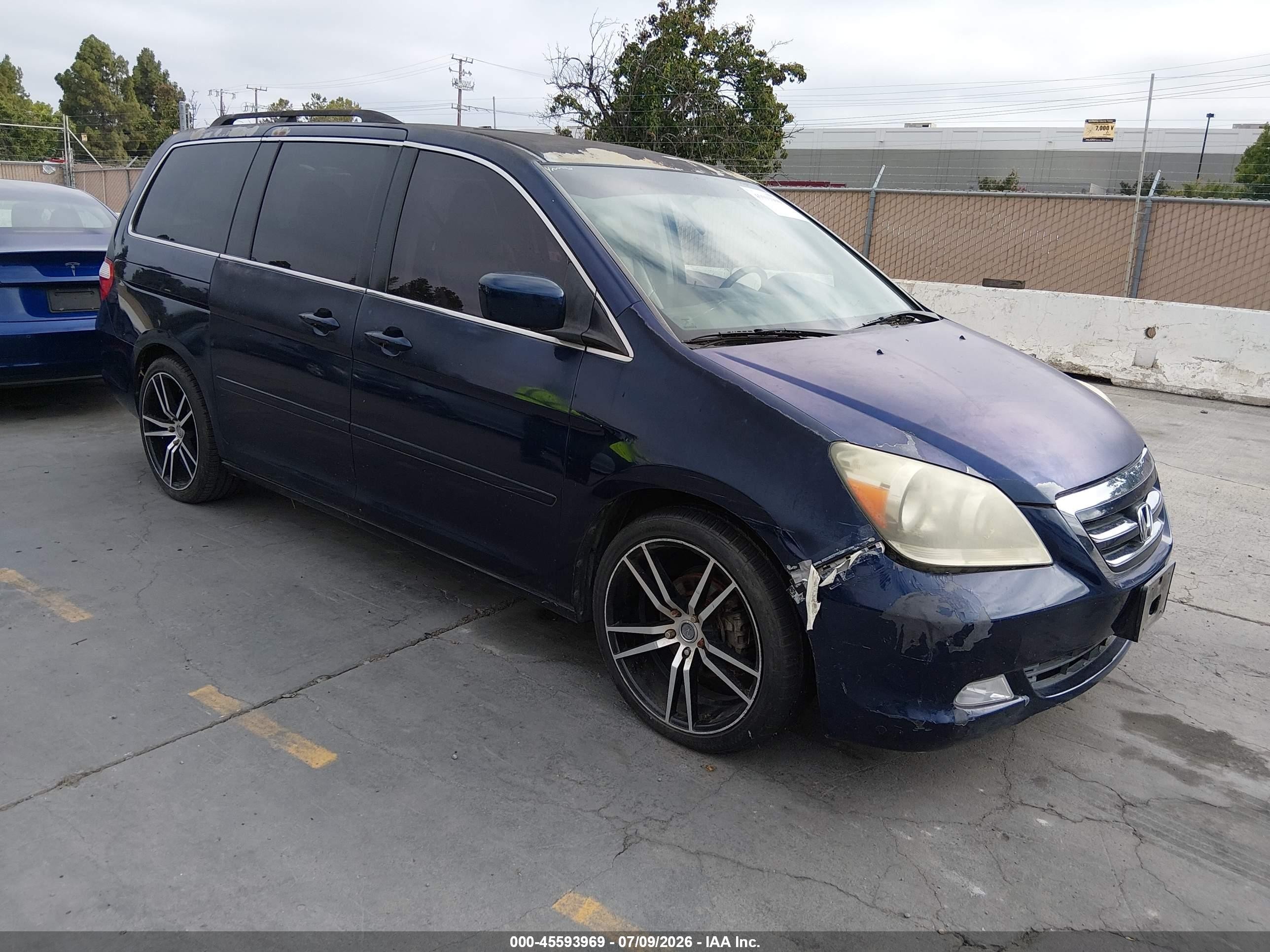 2005 Honda Odyssey Touring, VIN 5FNRL38895B098738 — Normal wear