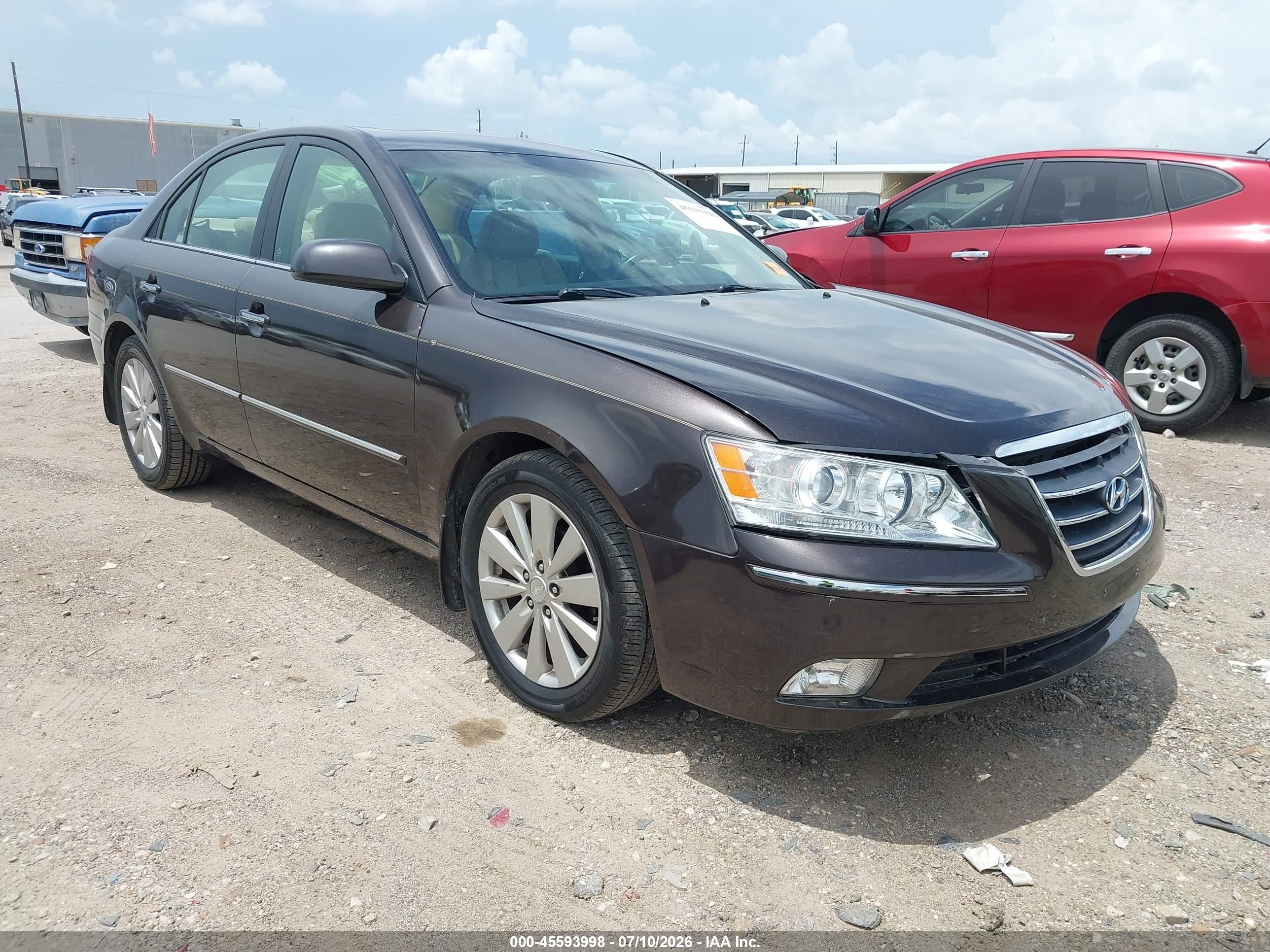 2010 Hyundai Sonata Limited, VIN 5NPEU4AC5AH623029 — Front end