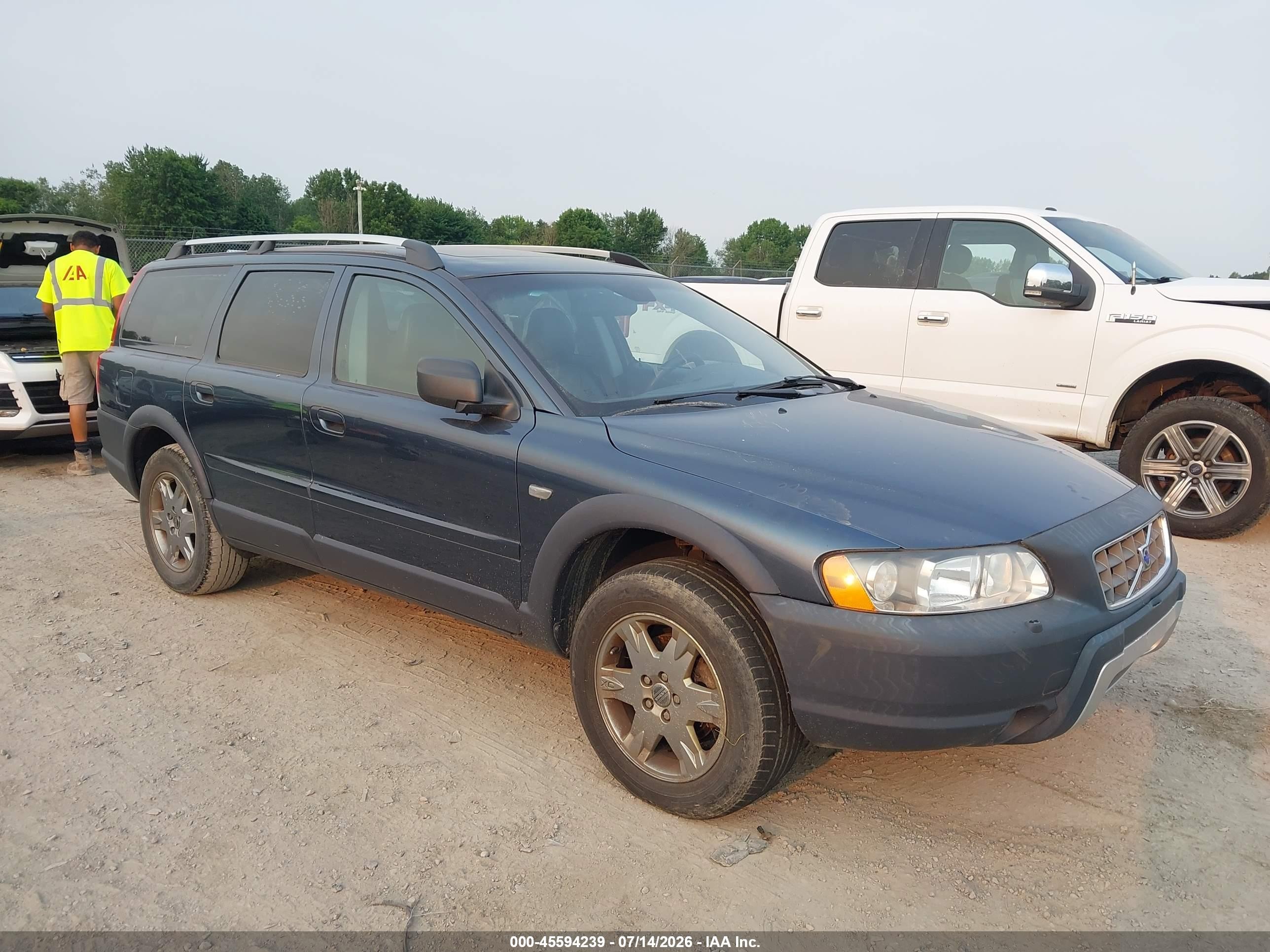 2005 Volvo XC70, VIN YV1SZ592451190512 — Пожар в моторном отсеке