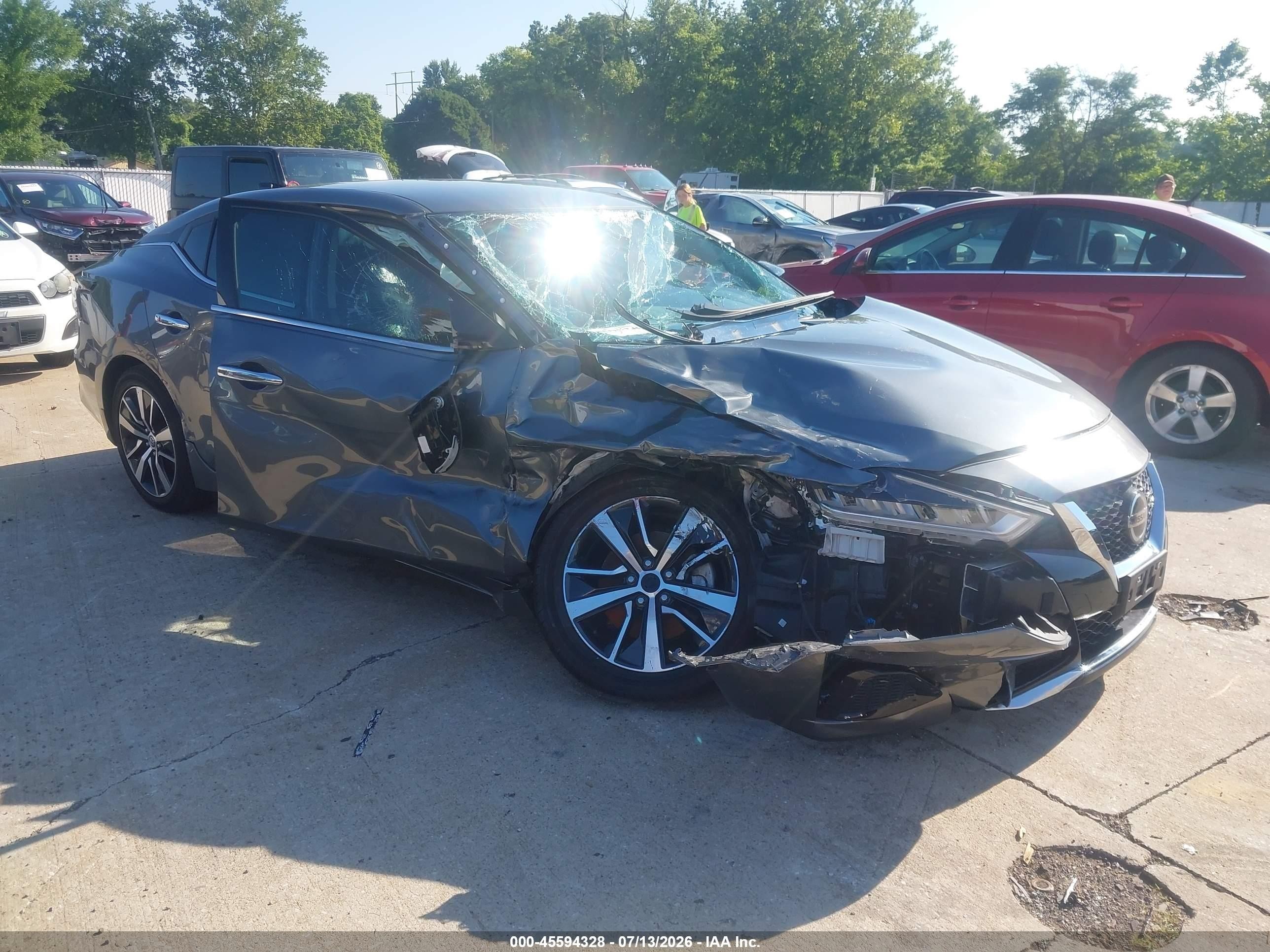 2019 Nissan Maxima SV, VIN 1N4AA6AV2KC370615 — Front end