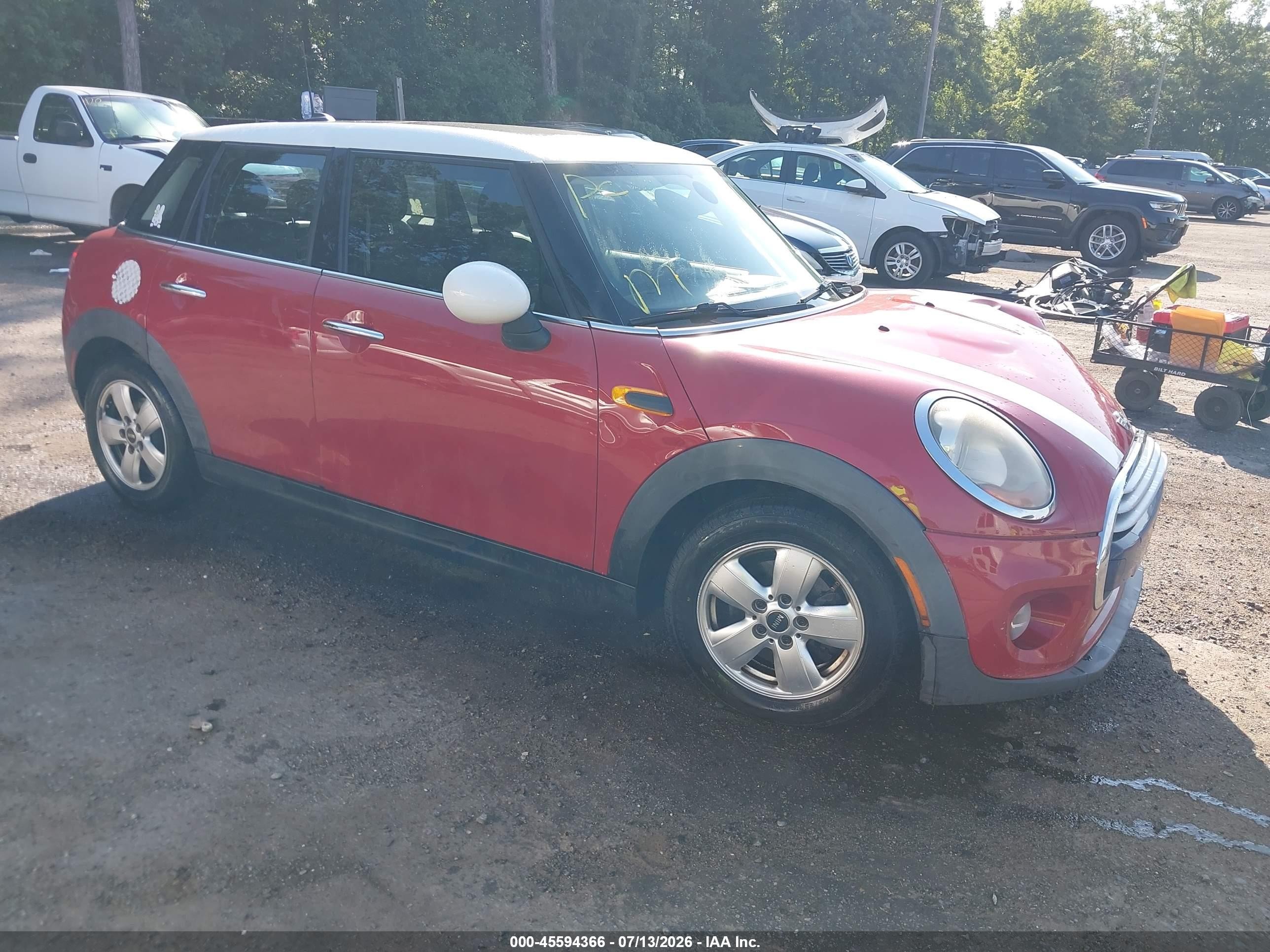 2015 MINI Hardtop 4 Door, VIN WMWXS5C53FT827461 — Front end