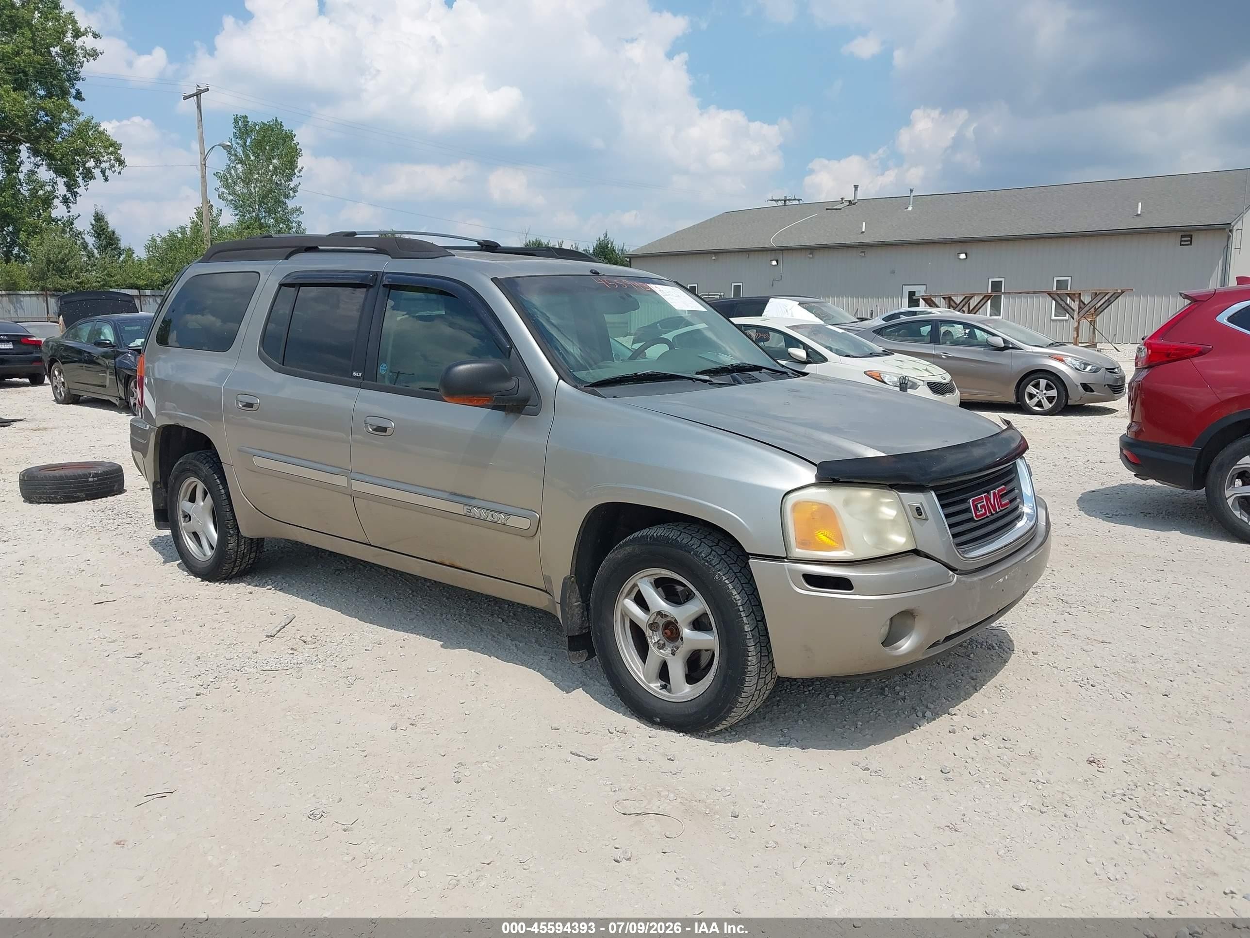 2002 GMC Envoy SLE, VIN 1GKET16S326115563 — Rear end