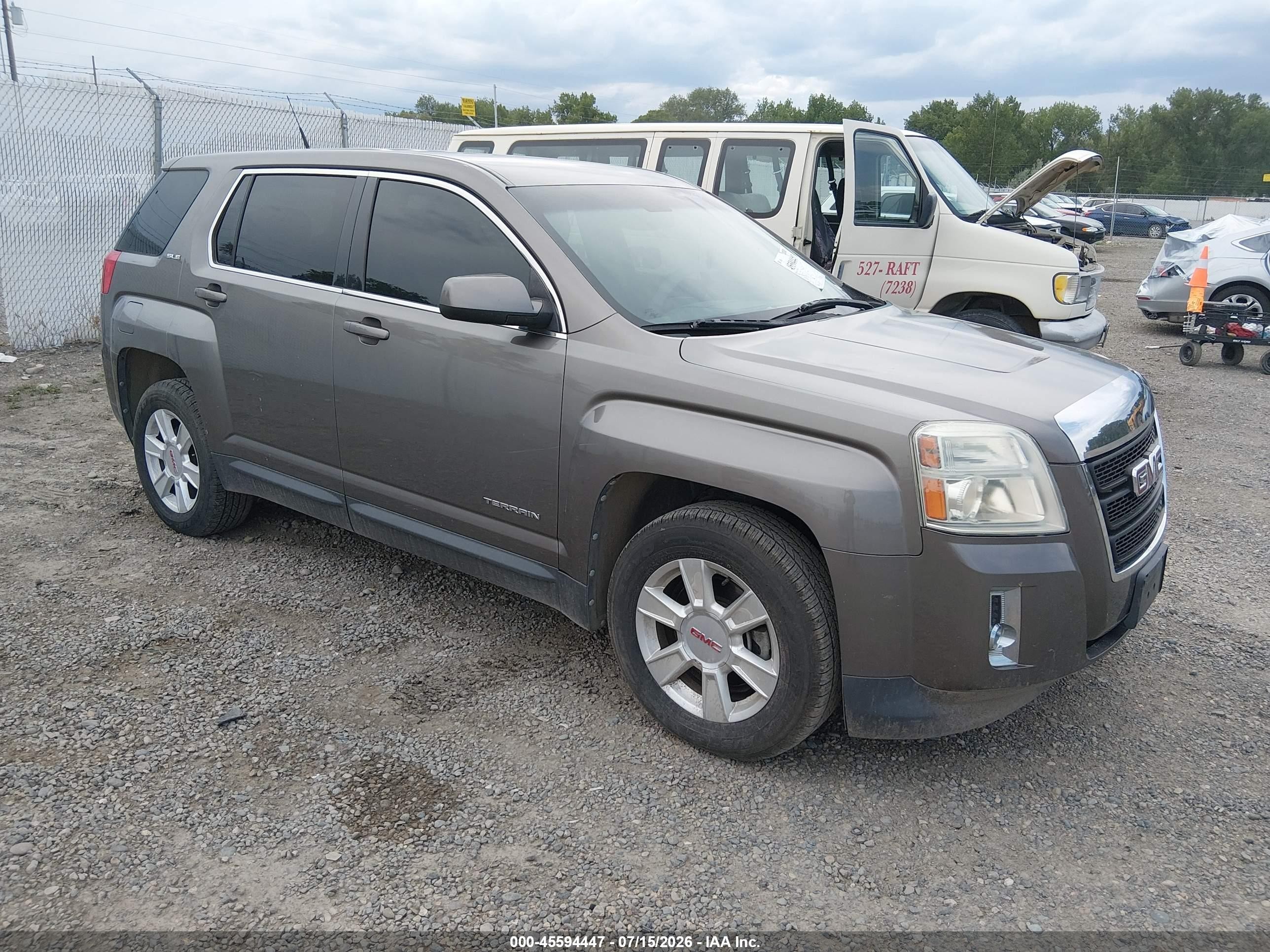 2010 GMC Terrain SLE-1, VIN 2CTFLCEW4A6372440 — Rear end
