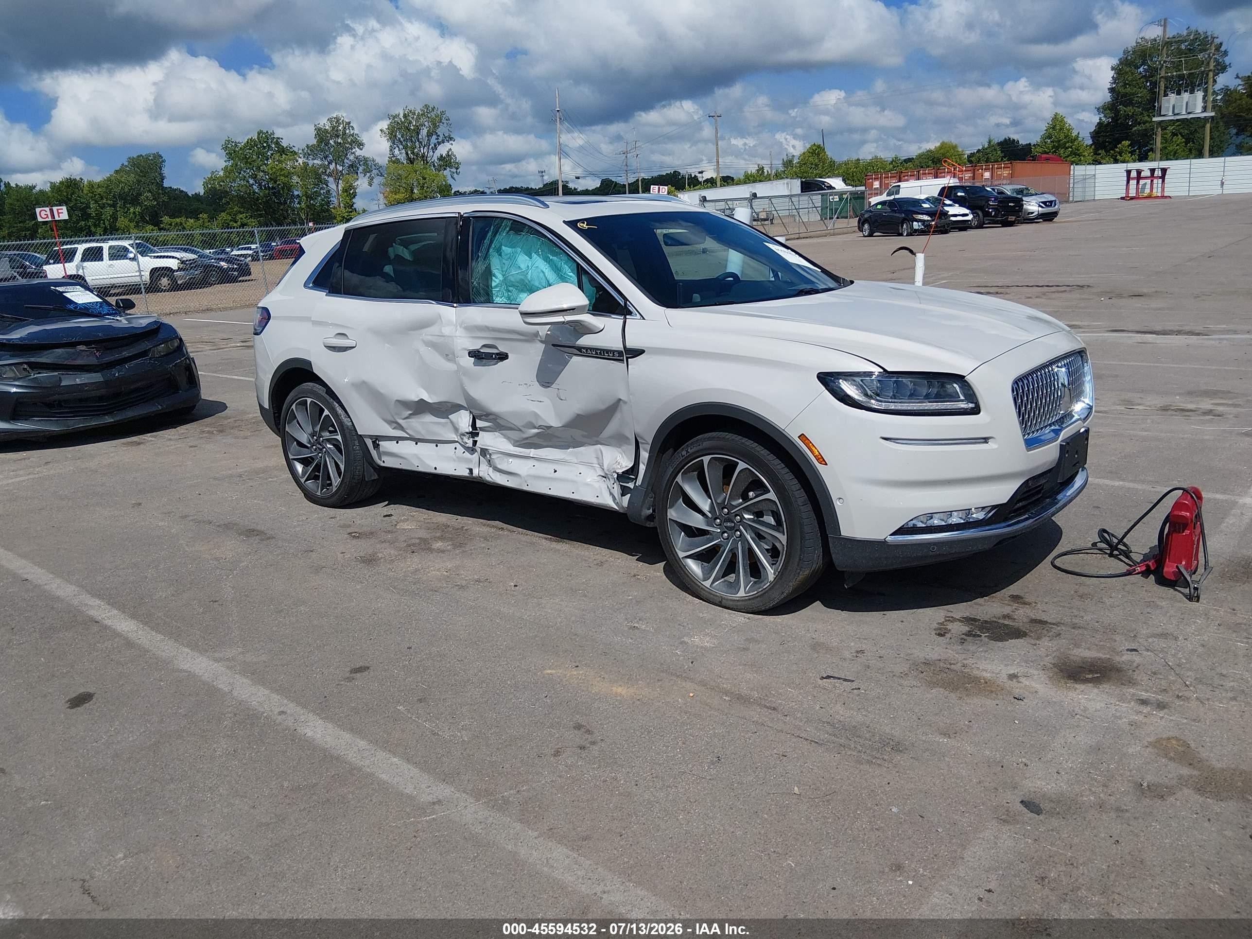 2023 Lincoln Nautilus Reserve, VIN 2LMPJ8KP8PBL09101 — Side