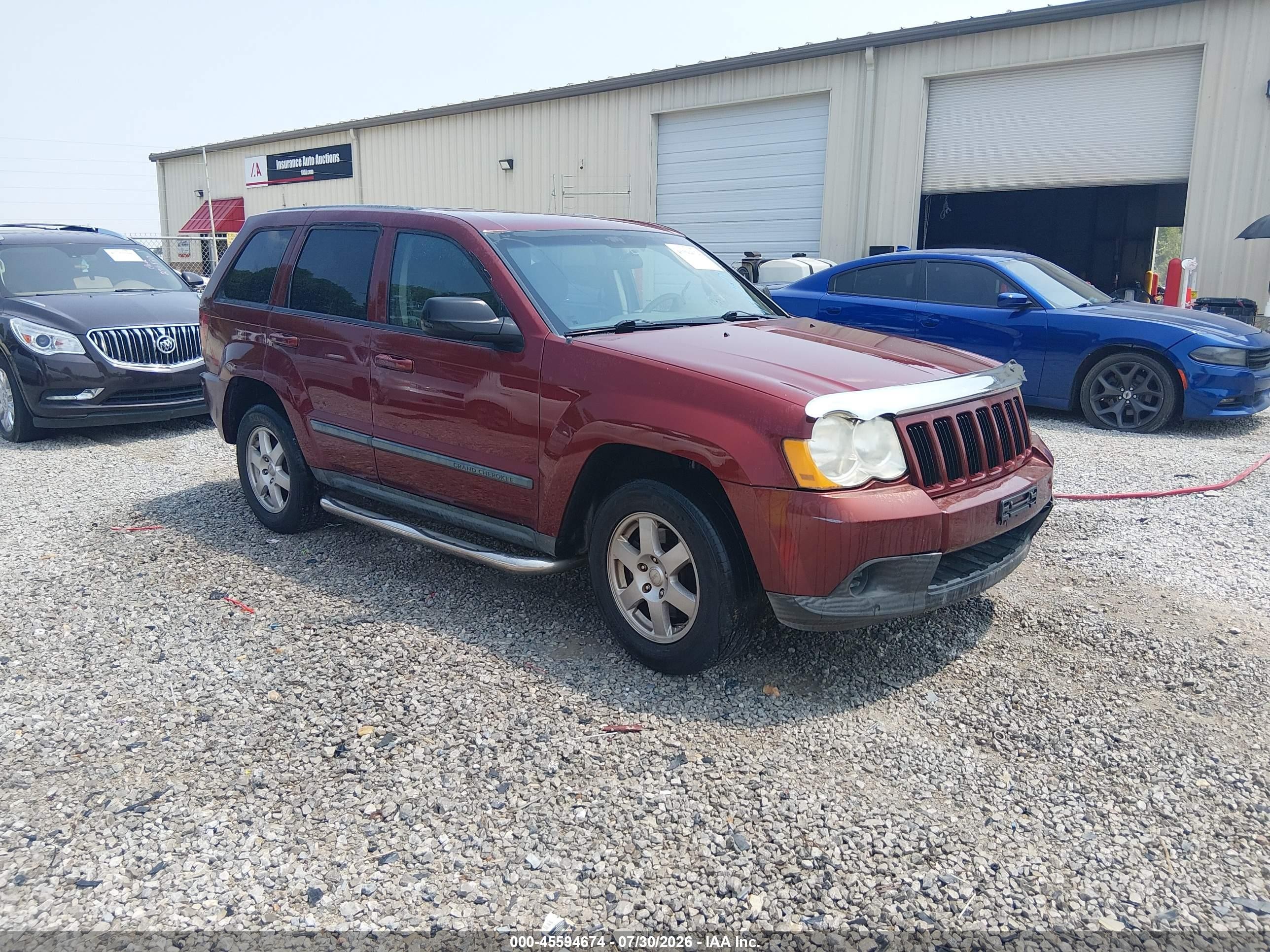 2008 Jeep Grand Cherokee Laredo, VIN 1J8HS48N88C156679 — Front end