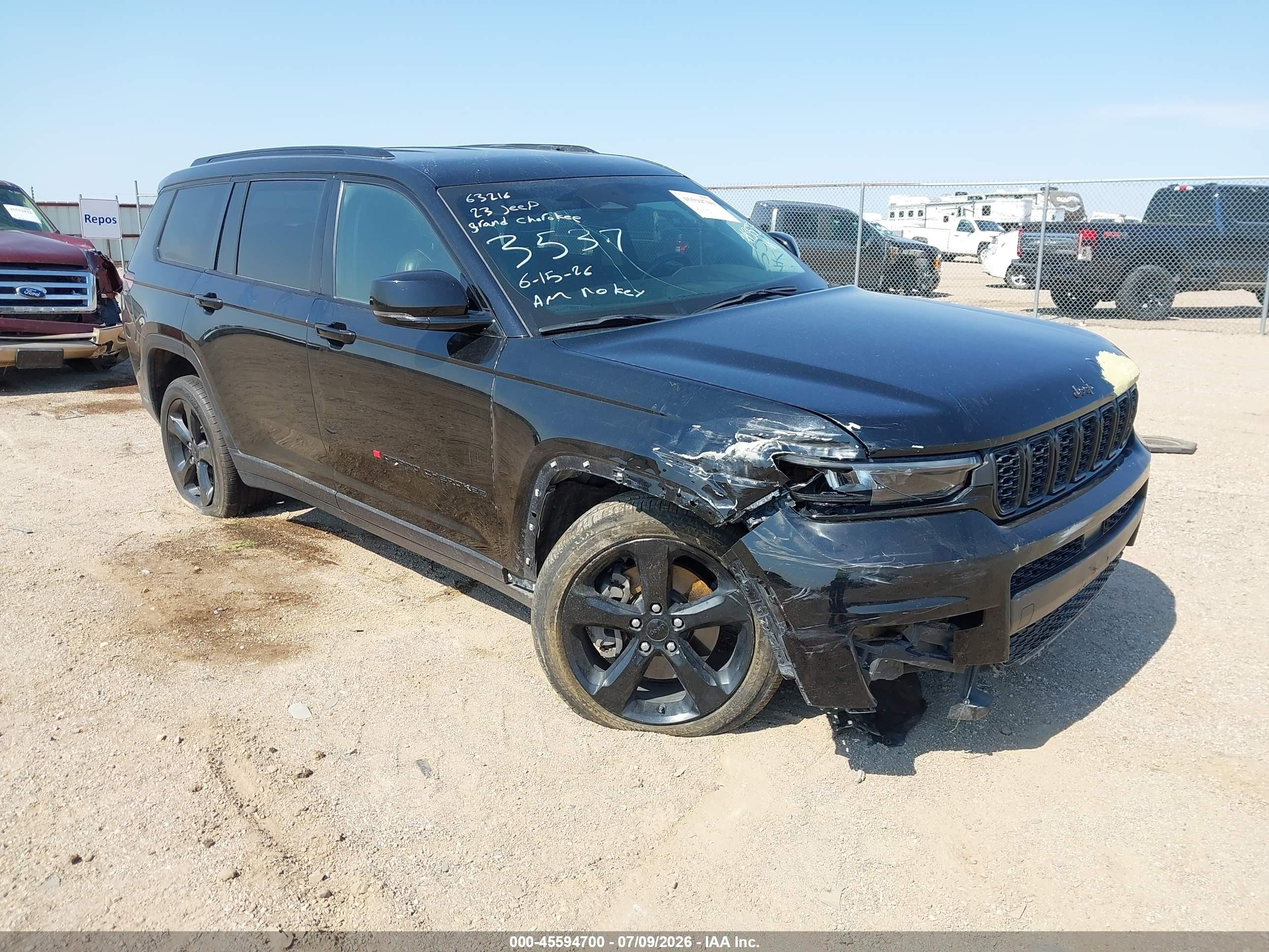 2023 Jeep Grand Cherokee Limited, VIN 1C4RJKBG0P8743537 — Front end