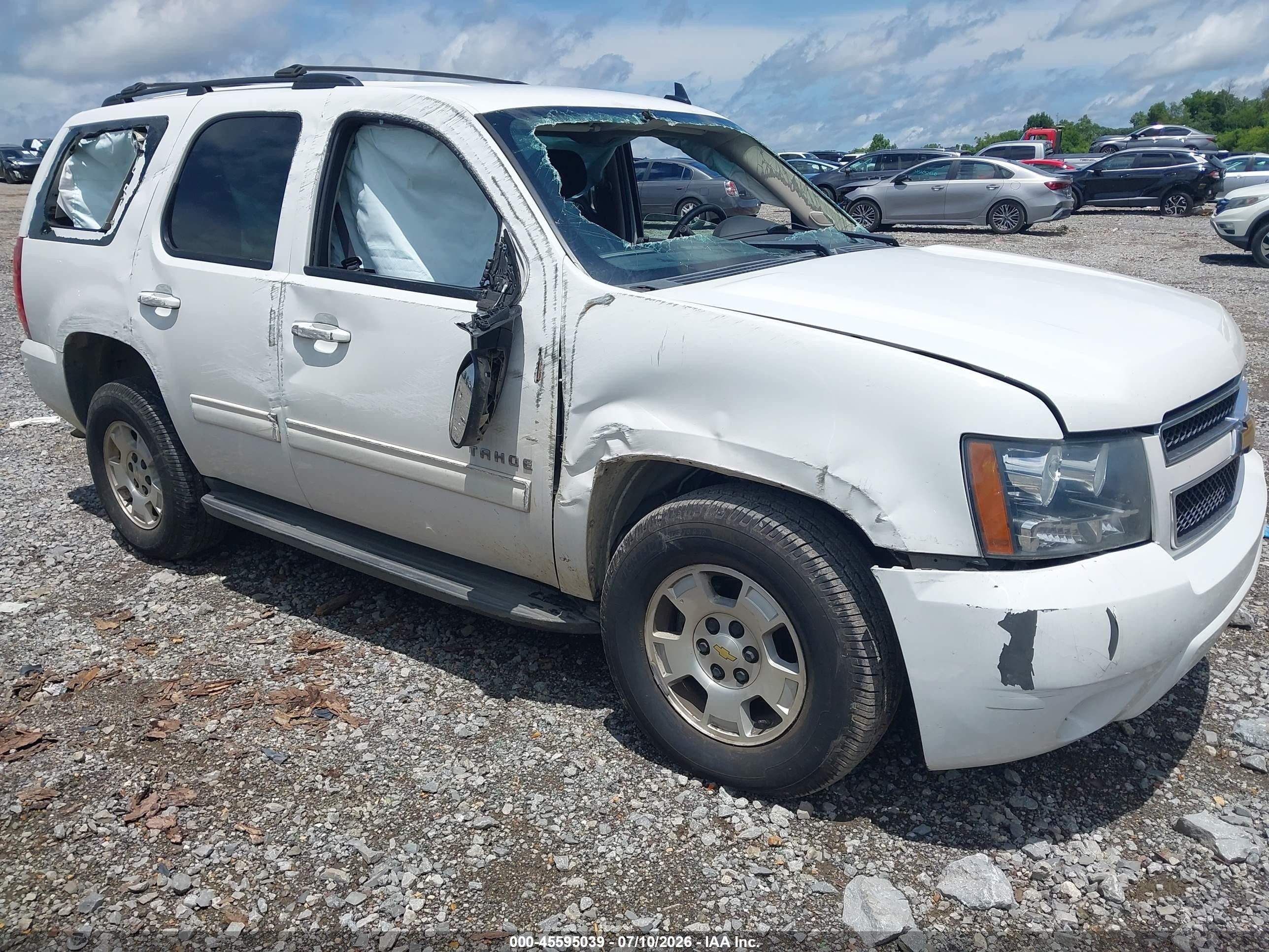 2013 Chevrolet Tahoe LS, VIN 1GNSCAE03DR332196 — Side