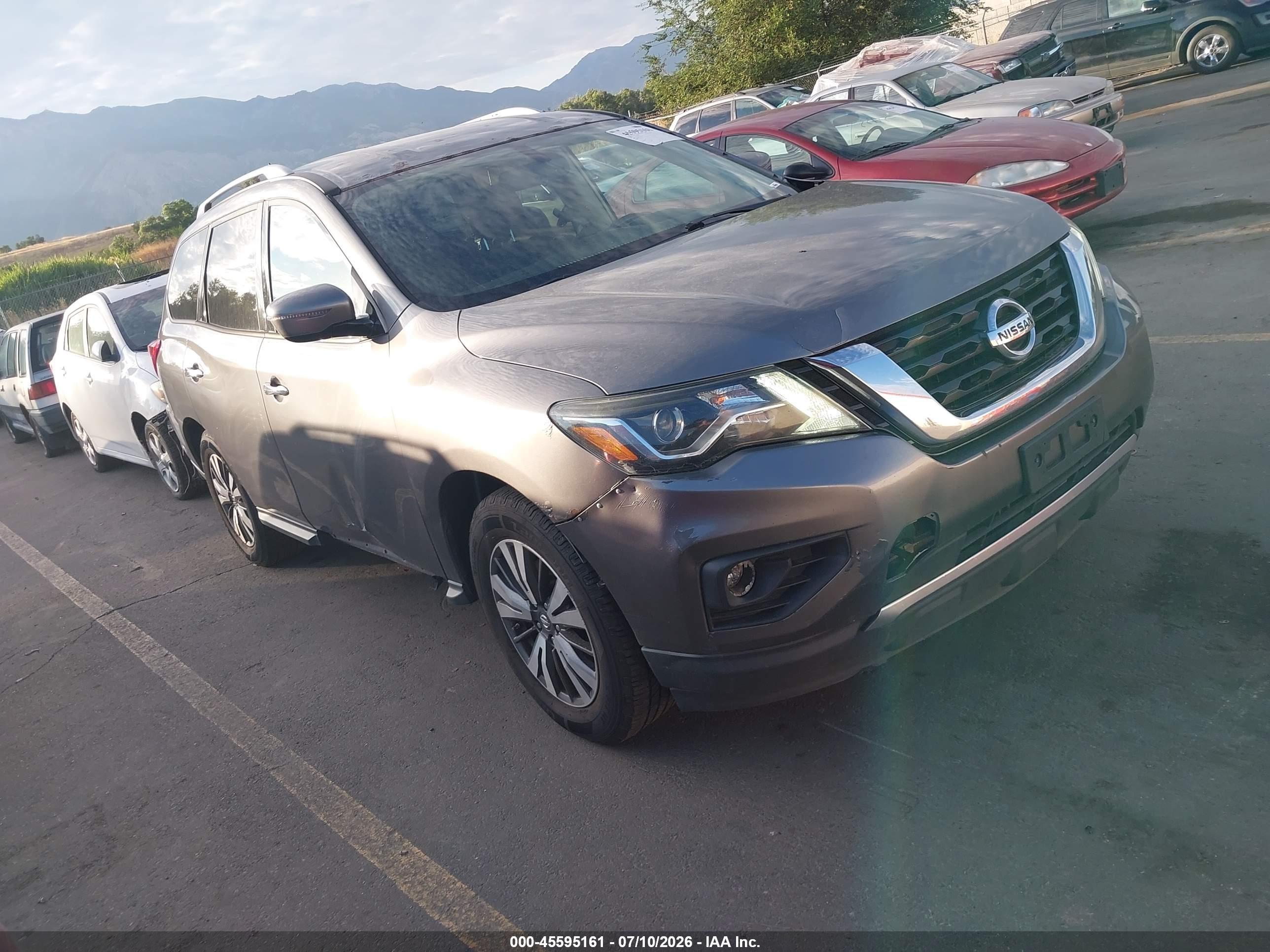 2017 Nissan Pathfinder SV, VIN 5N1DR2MM3HC606138 — Normal wear
