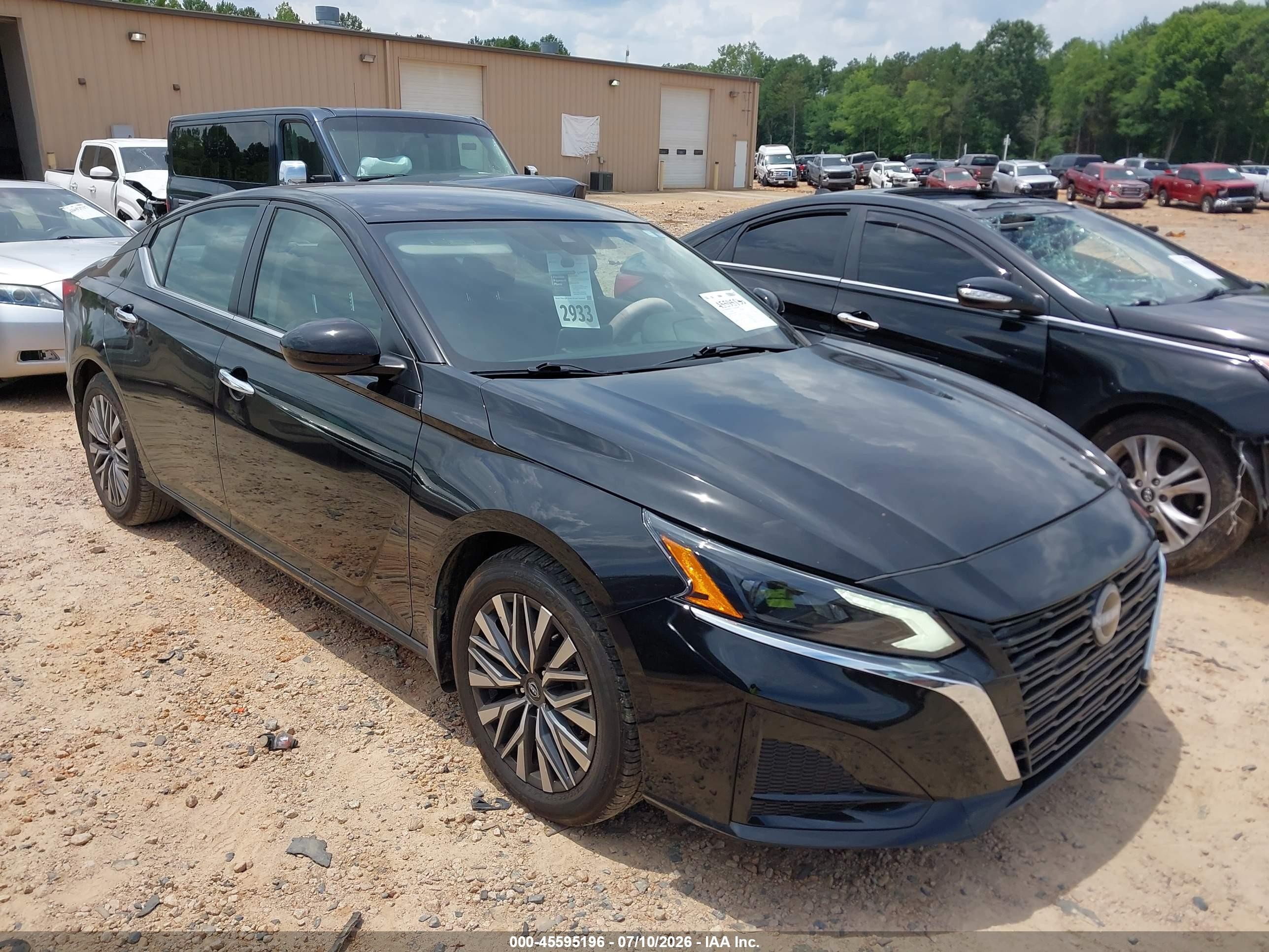 2023 Nissan Altima SV, VIN 1N4BL4DV3PN342865 — Front end