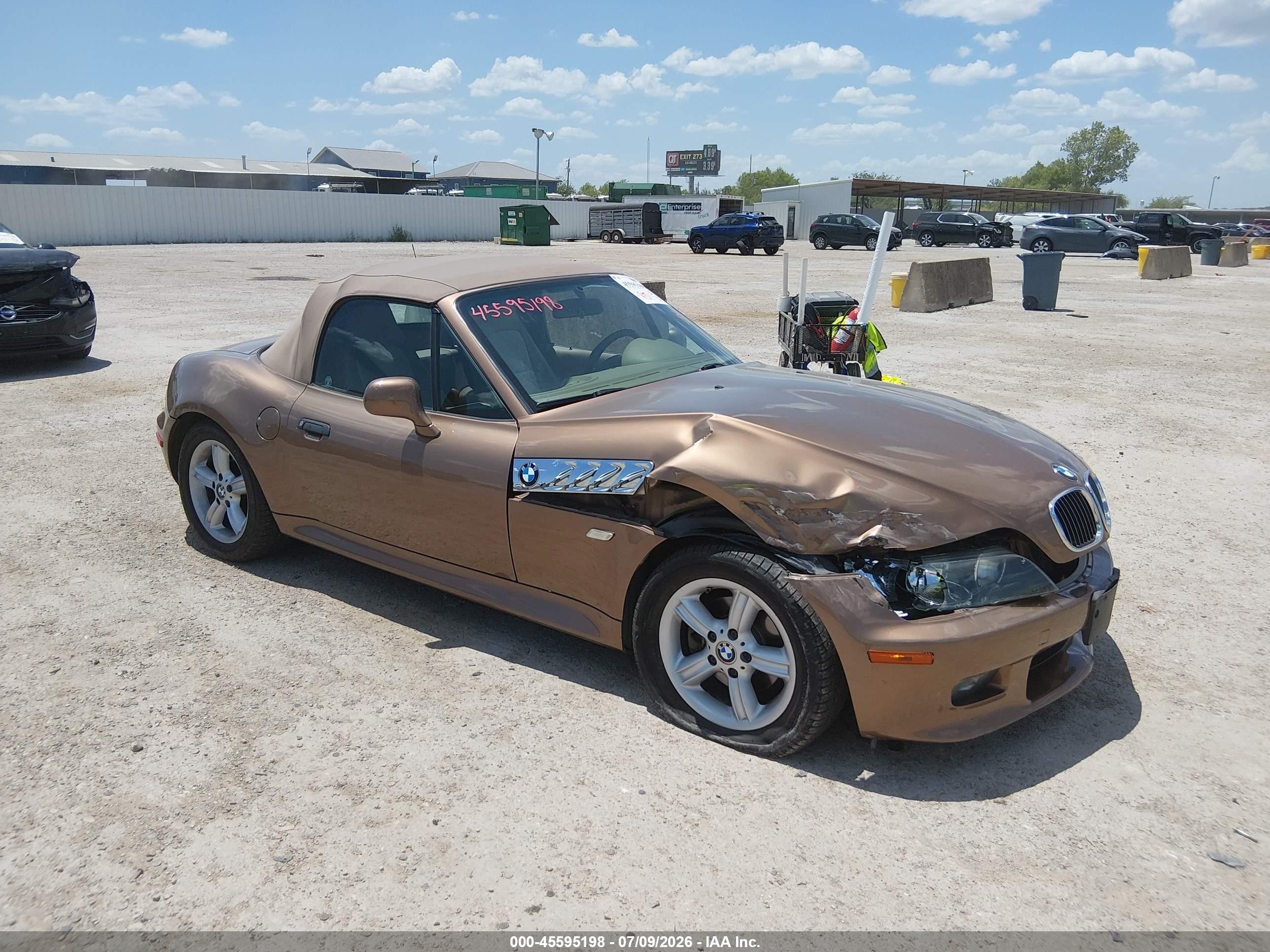 2000 BMW Z3 2.5, VIN WBACH9348YLG05709 — Front end