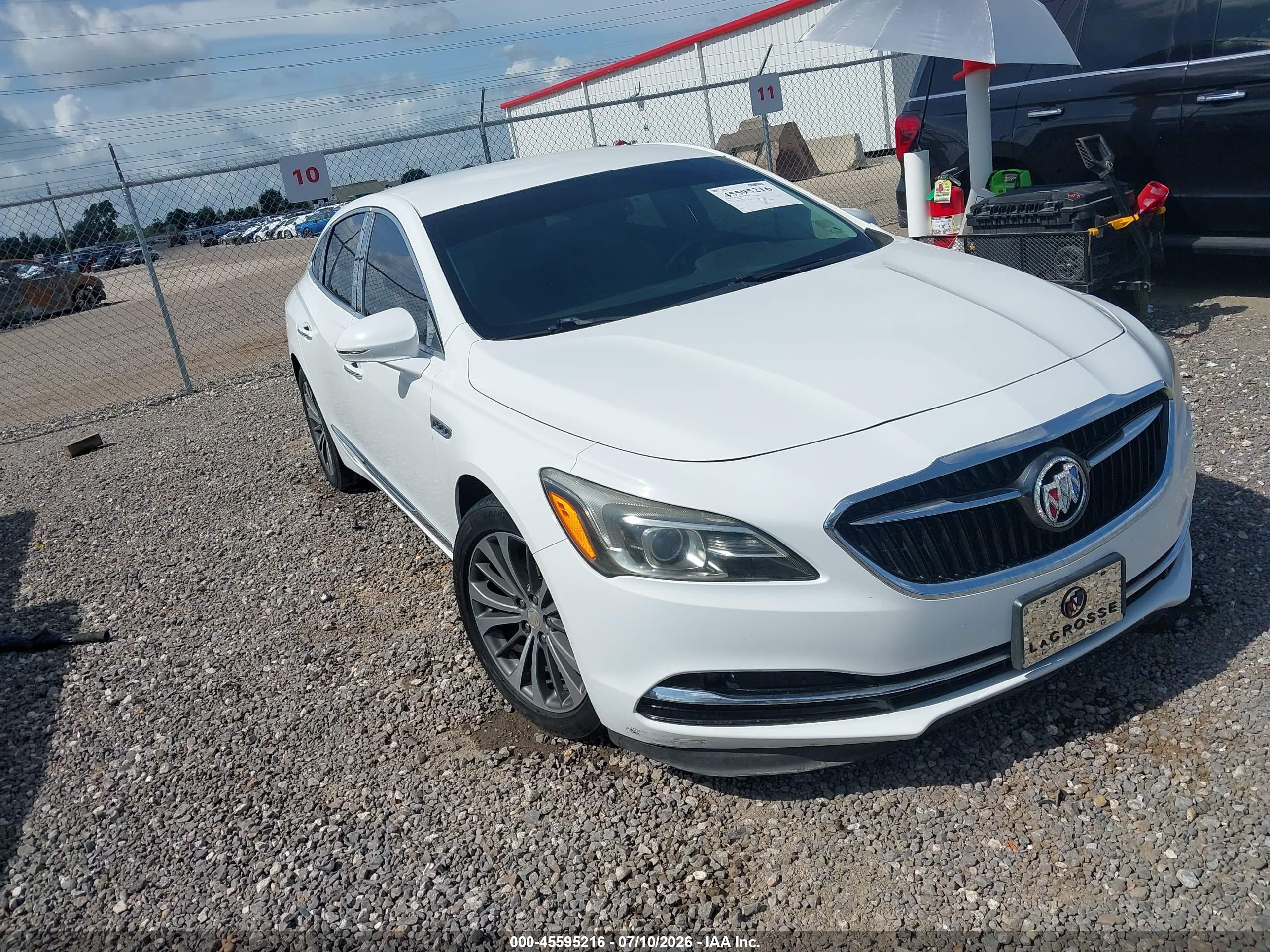 2017 Buick LaCrosse Essence, VIN 1G4ZP5SS4HU177441 — Бок