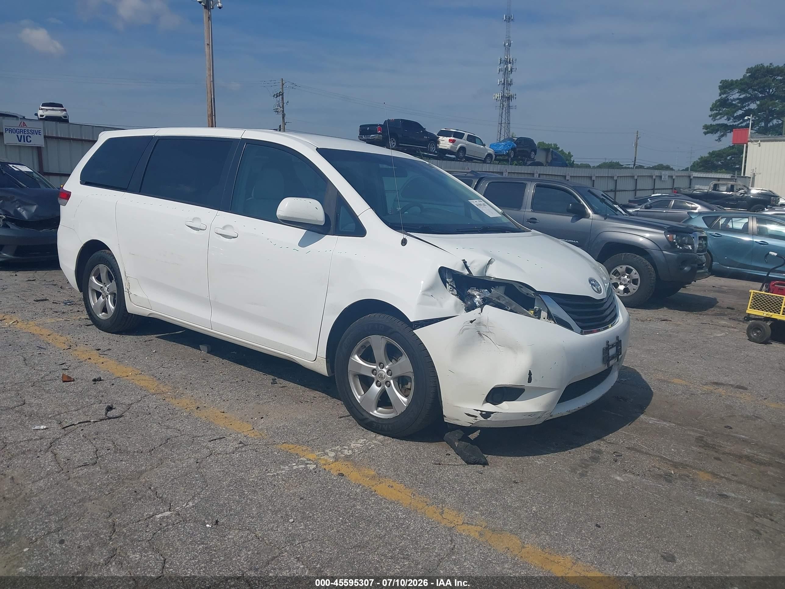 2012 Toyota Sienna LE, VIN 5TDKA3DC3CS014486 — Front end