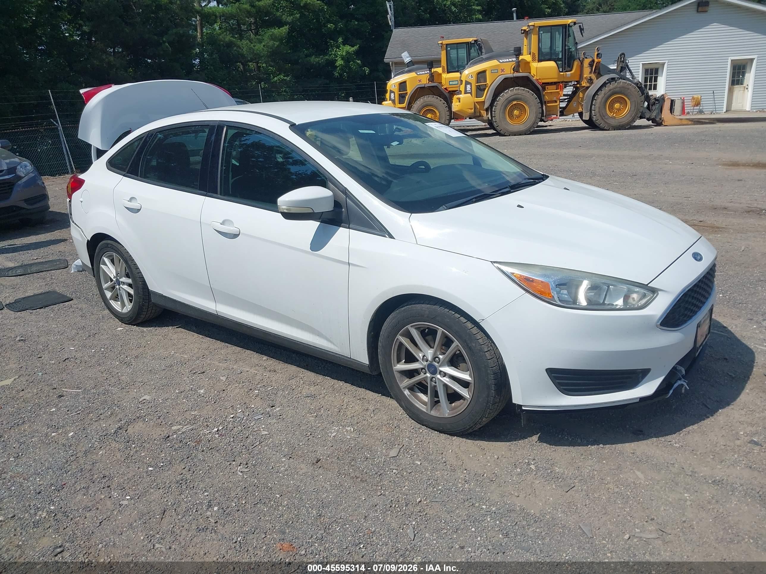 2016 Ford Focus SE, VIN 1FADP3F27GL274981 — Rear end