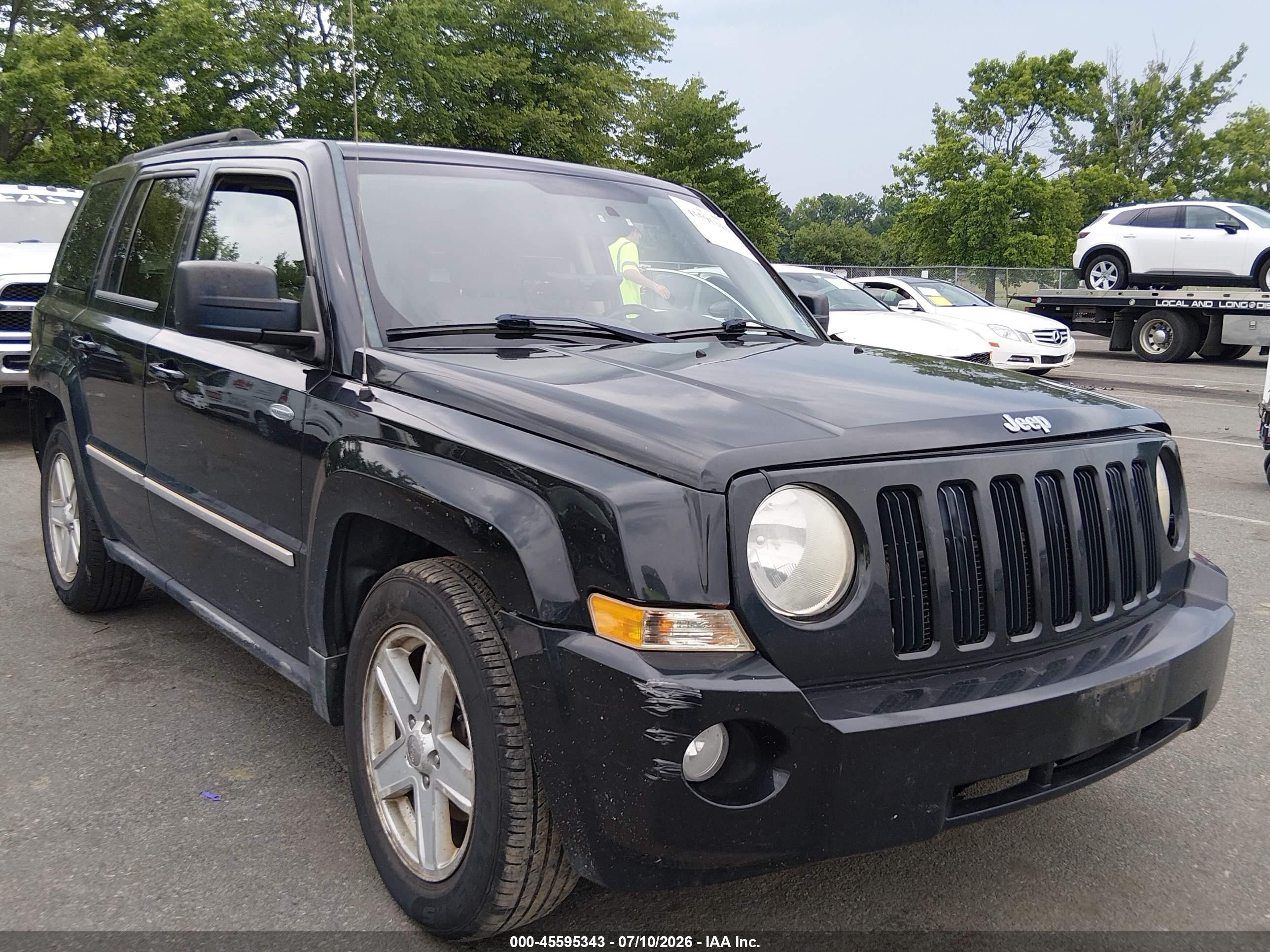 2010 Jeep Patriot Latitude, VIN 1J4NF1GB3AD620492 — Side