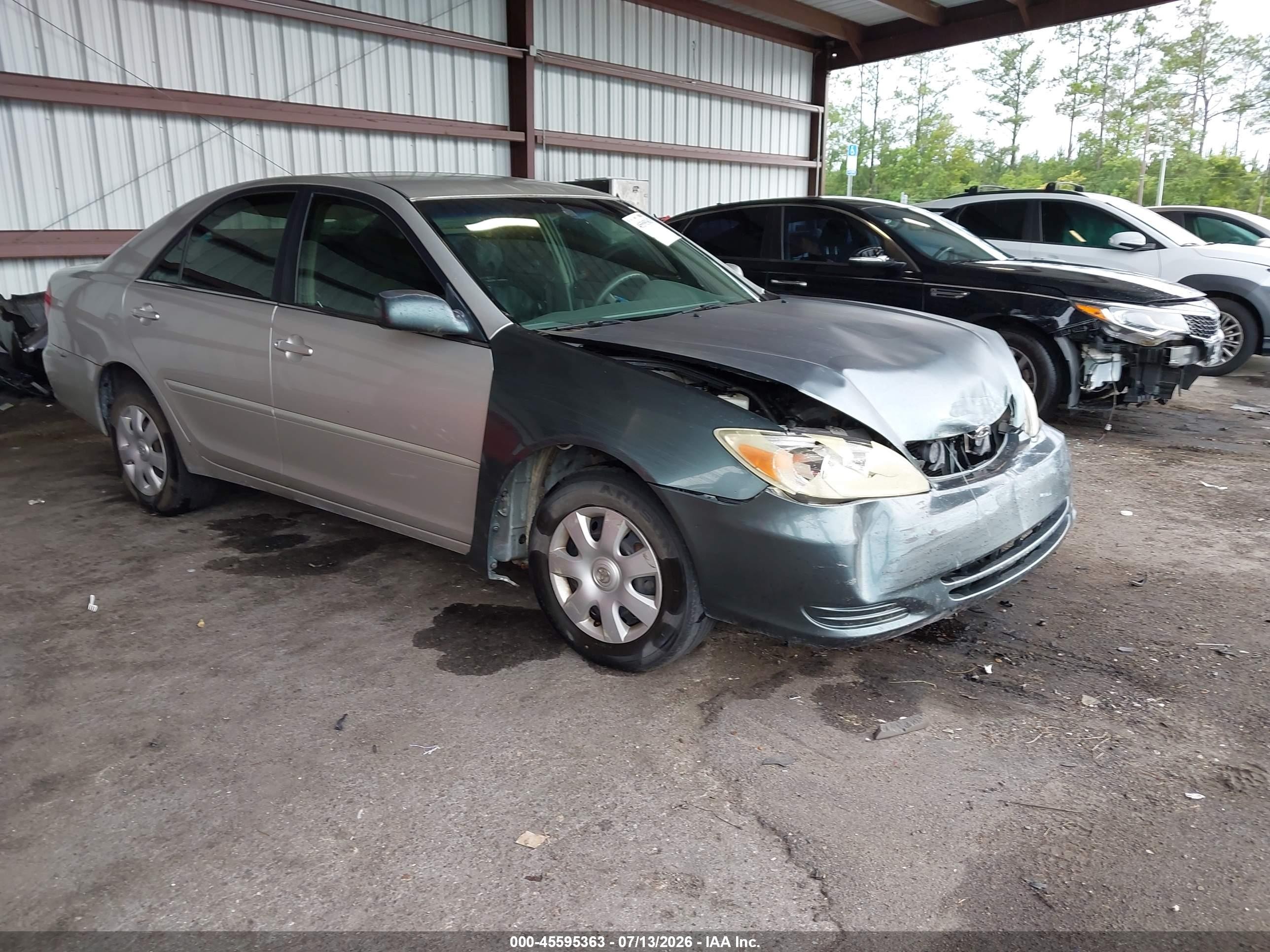 2004 Toyota Camry LE, VIN 4T1BE32K14U804148 — Front end