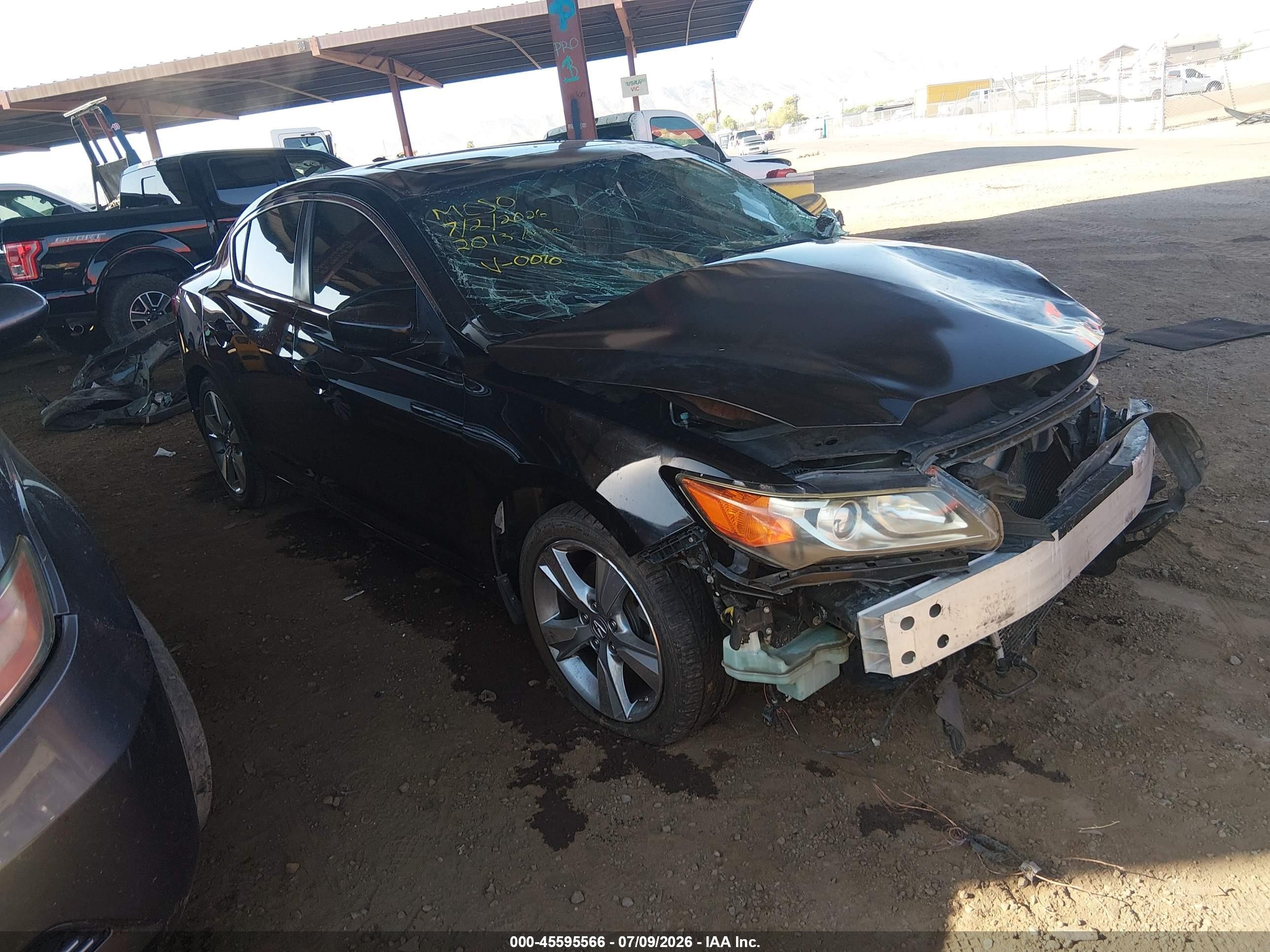 2013 Acura ILX Premium, VIN 19VDE2E57DE000070 — Side