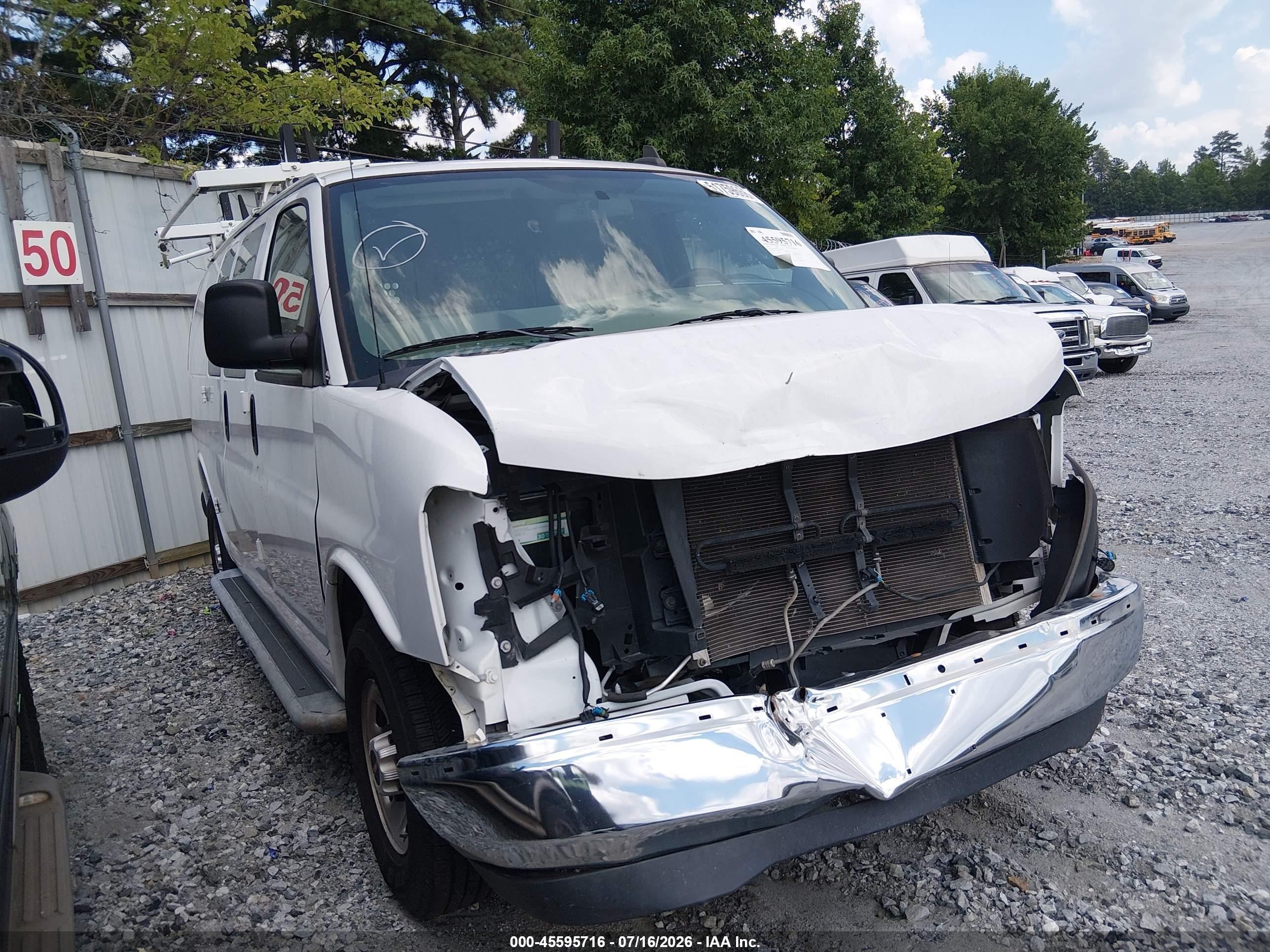 2020 GMC Savana Cargo, VIN 1GTW7AFGXL1233138 — Front end