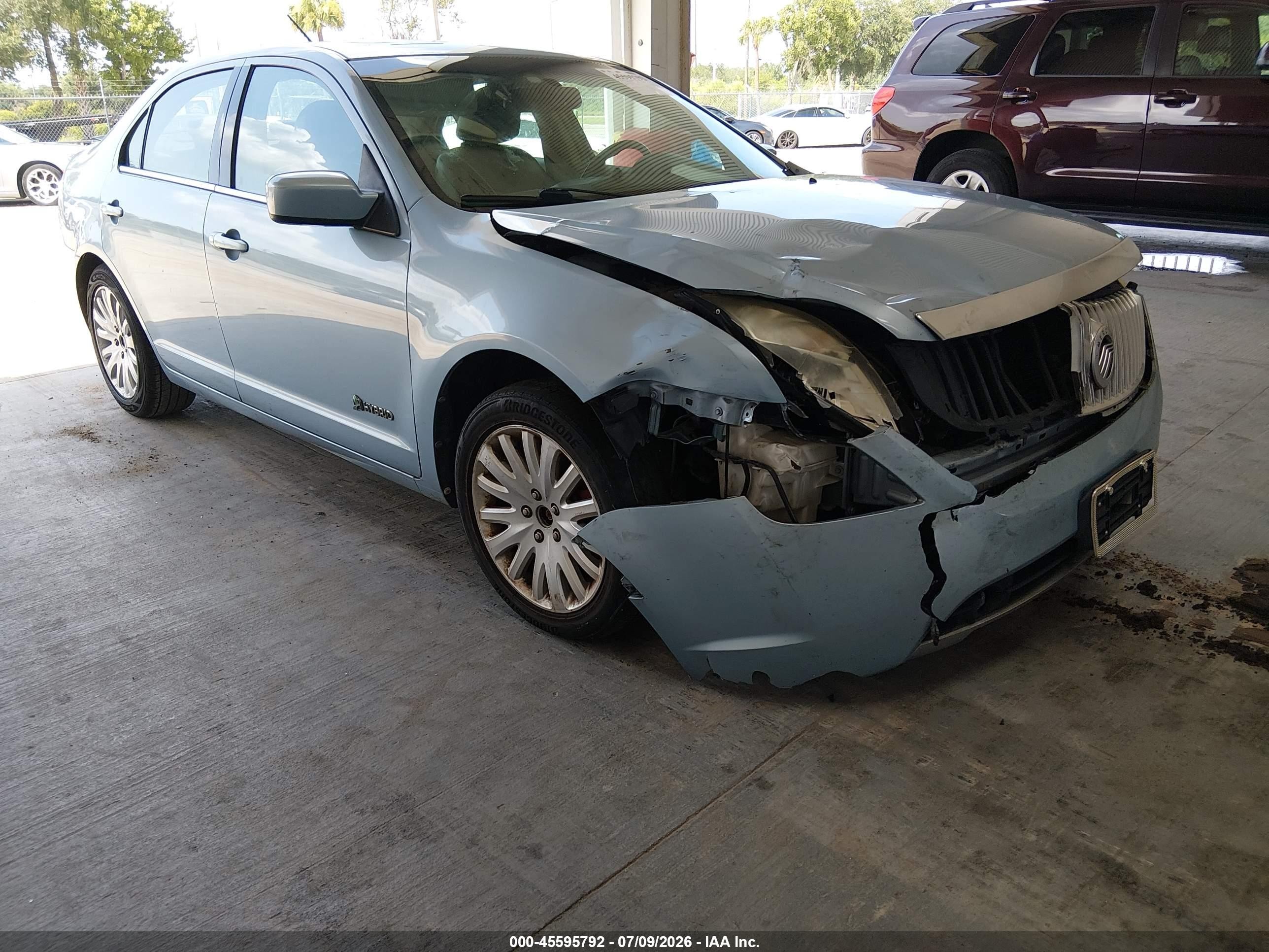 2010 Mercury Milan Hybrid, VIN 3MEDM0L39AR613195 — Front end