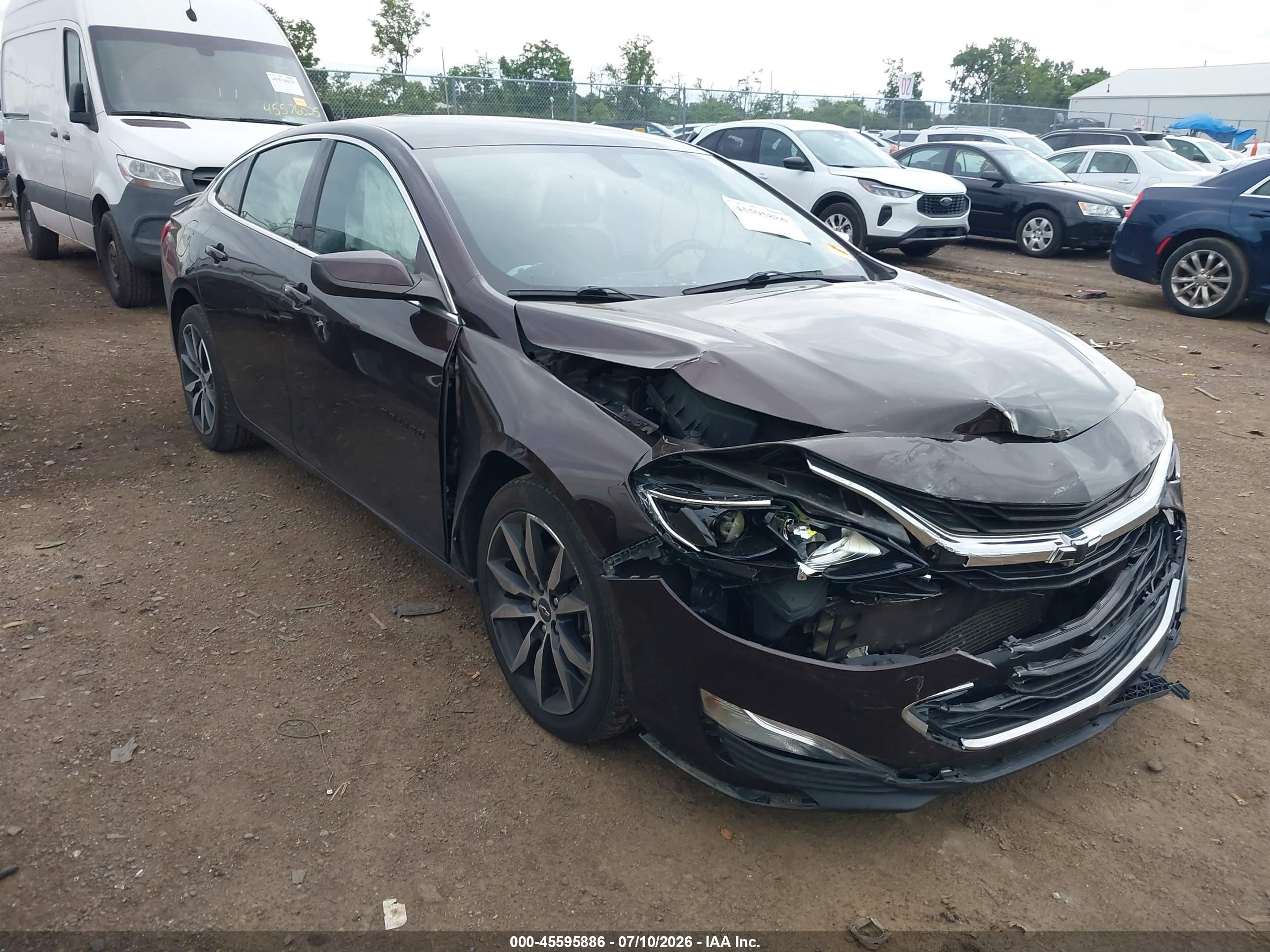 2020 Chevrolet Malibu RS, VIN 1G1ZG5ST7LF145683 — Front end