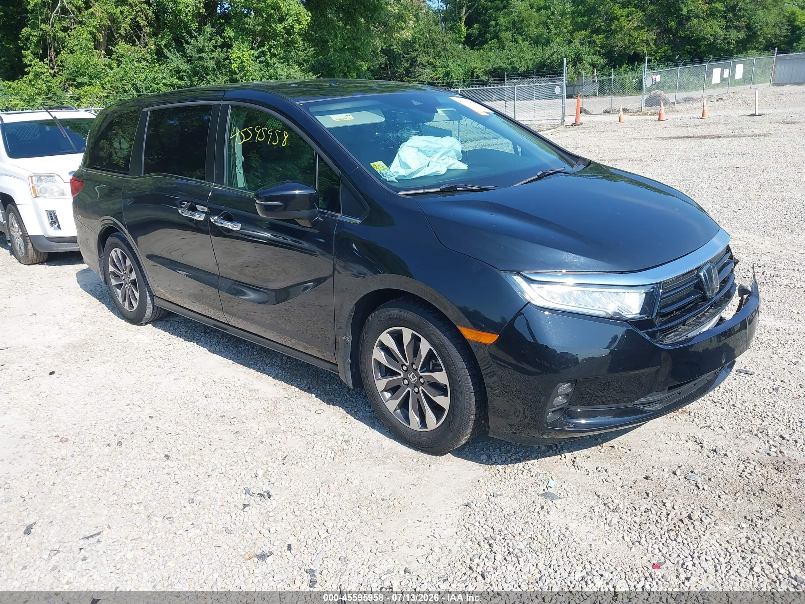 2021 Honda Odyssey EX-L, VIN 5FNRL6H75MB027303 — Front end