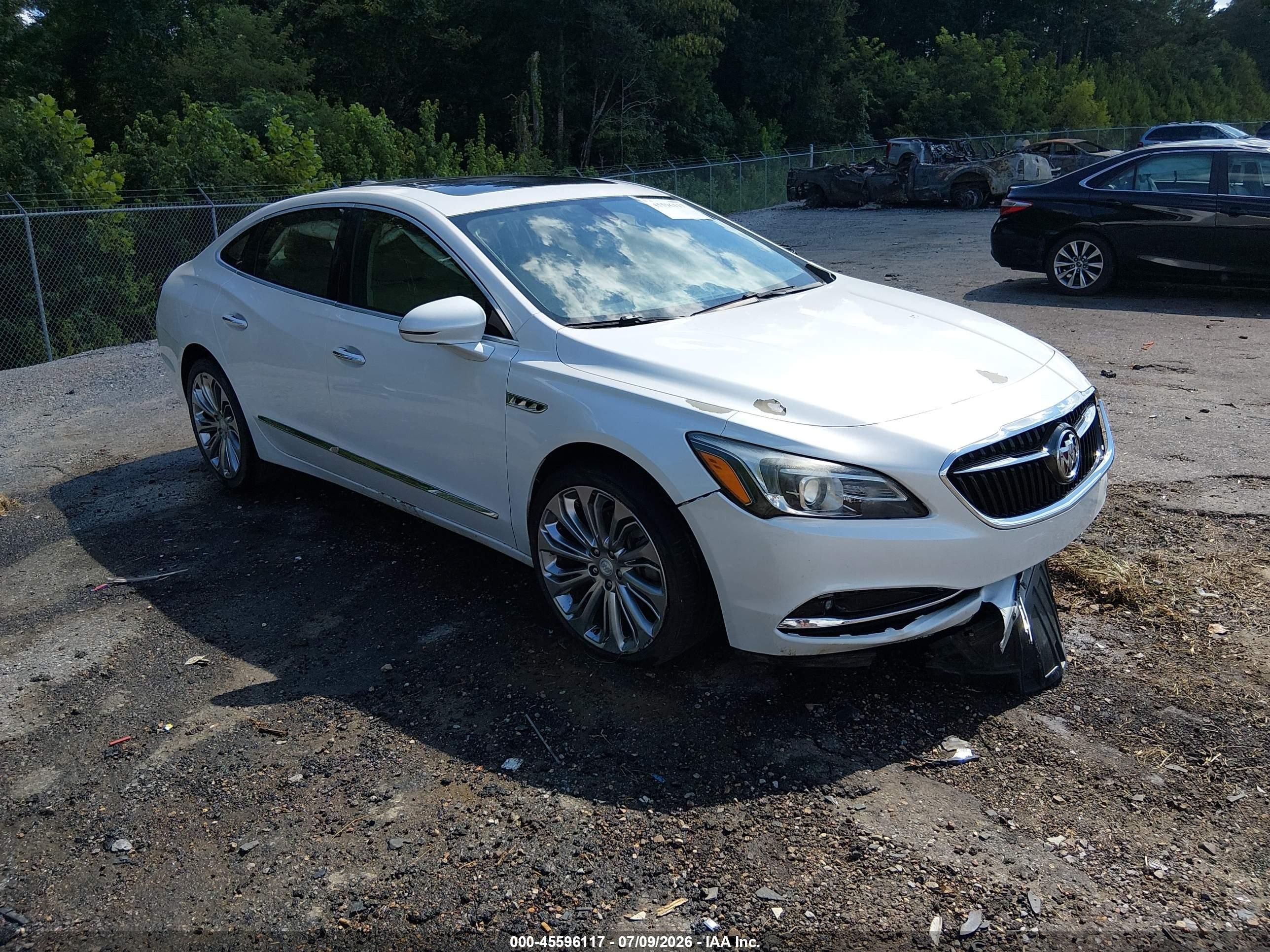 2017 Buick LaCrosse Essence, VIN 1G4ZP5SS5HU149521 — Перед