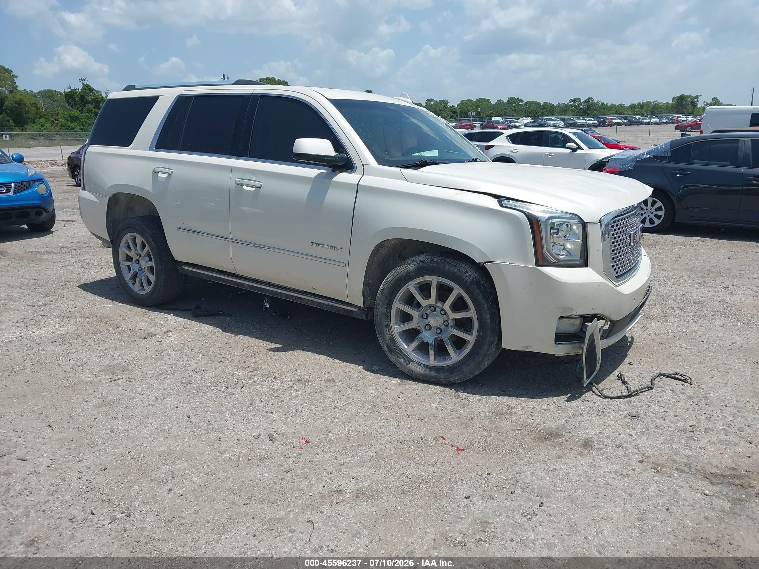 2015 GMC Yukon Denali, VIN 1GKS1CKJ0FR599018 — Front end