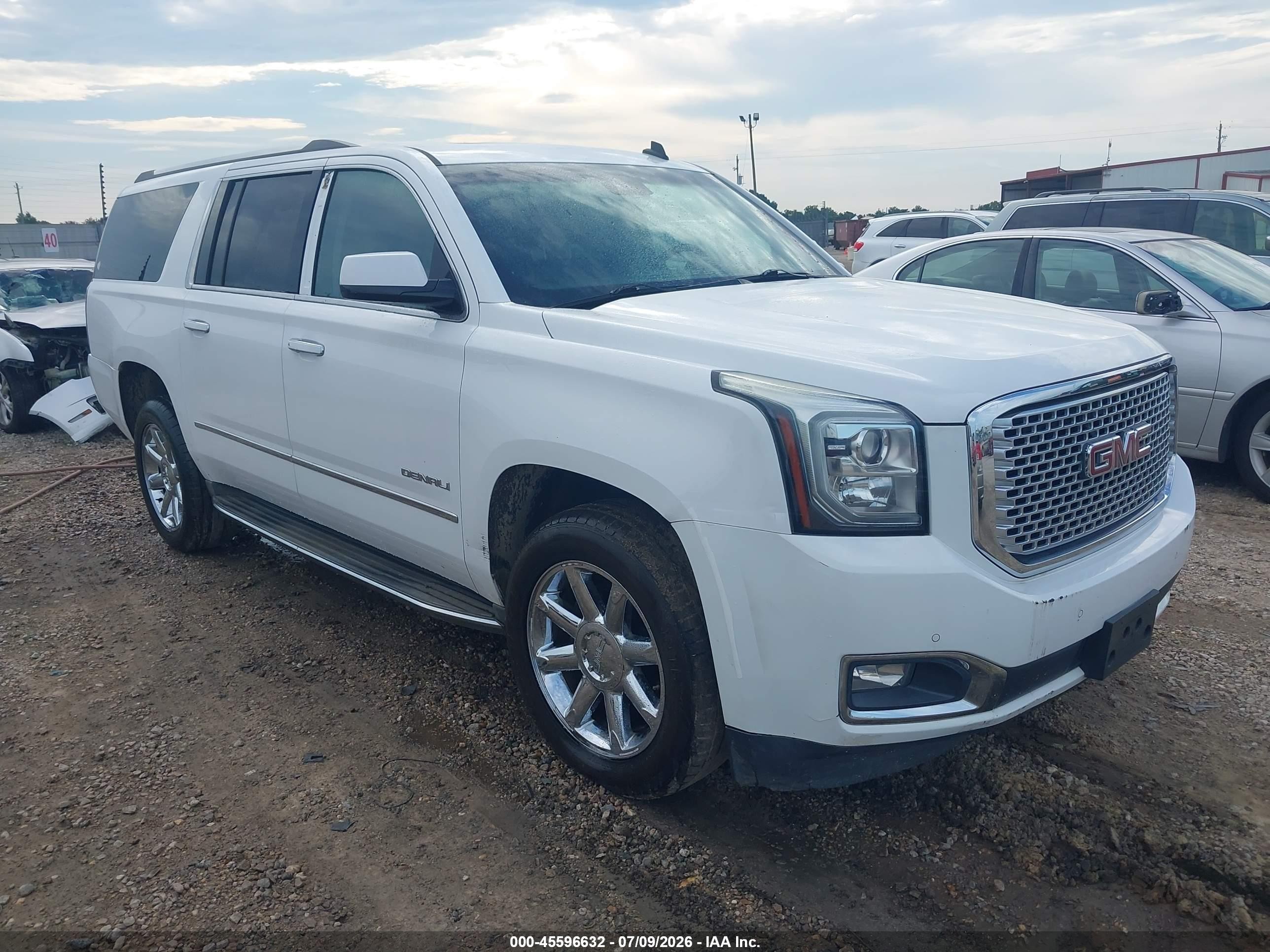 2015 GMC Yukon XL Denali, VIN 1GKS1JKJ8FR249107 — Front end
