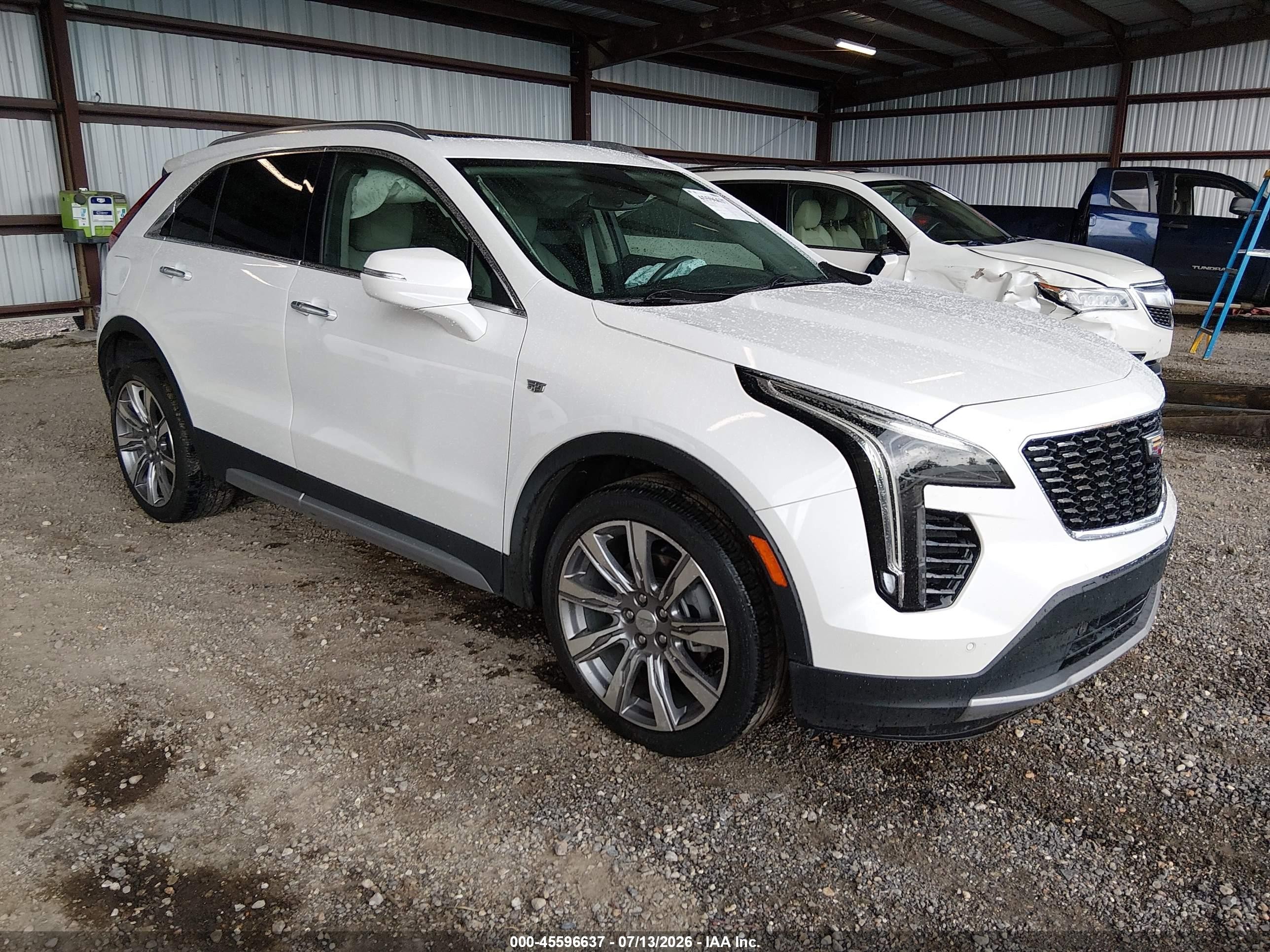 2023 Cadillac XT4 FWD Premium Luxury, VIN 1GYFZCR41PF107891 — Front end
