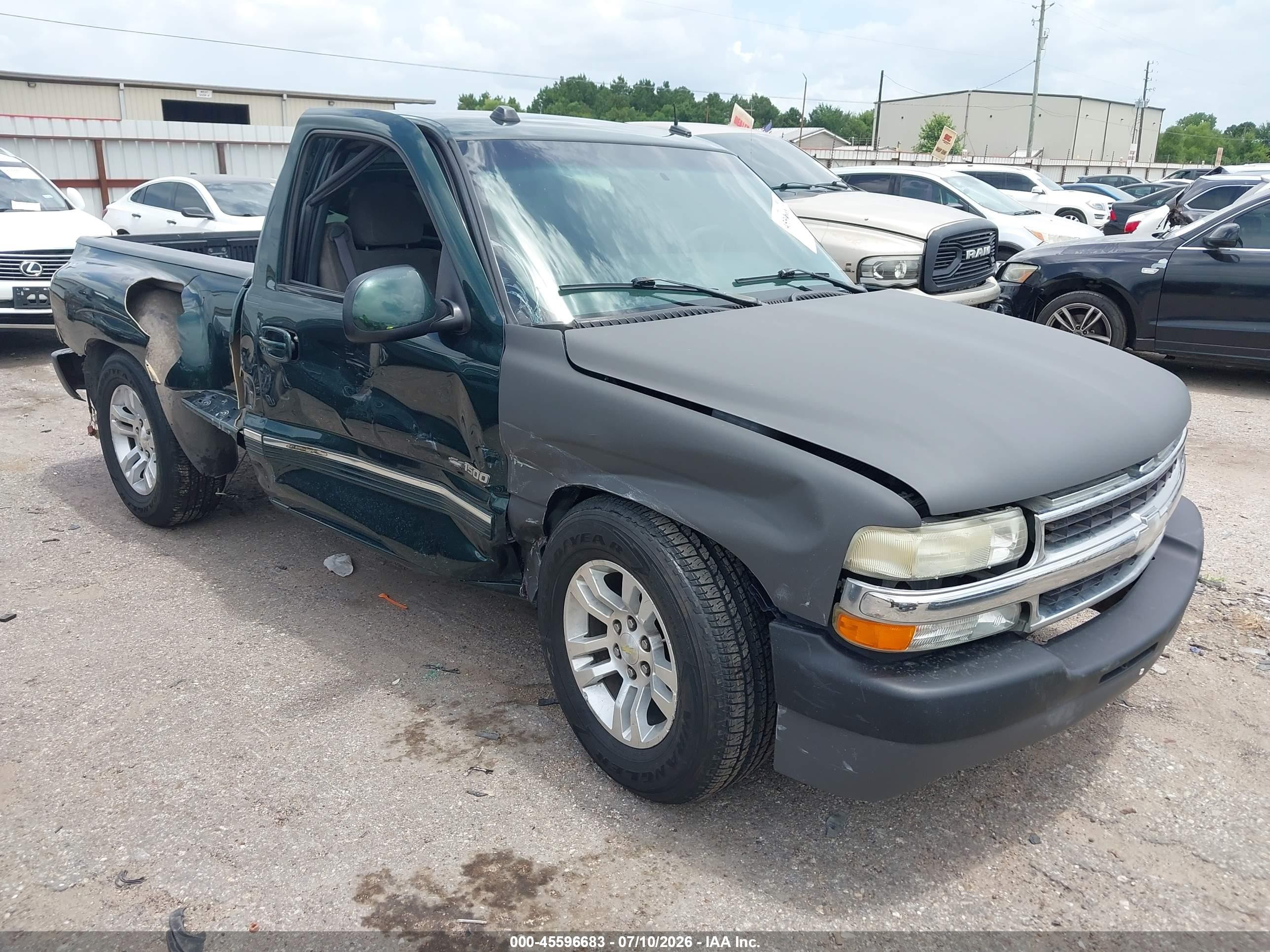 2002 Chevrolet Silverado 1500, VIN 1GCEC14V12Z160489 — Side