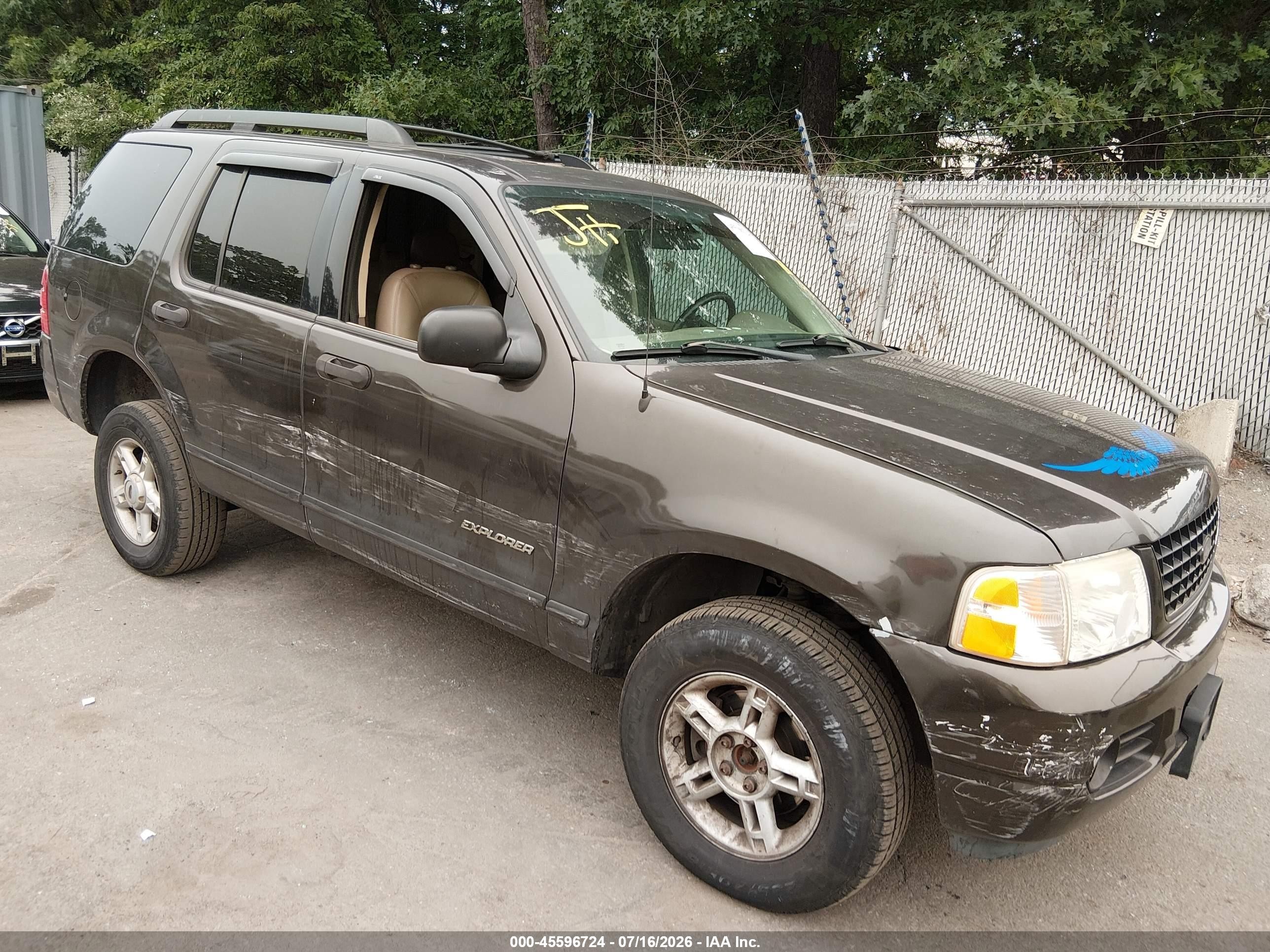 2005 Ford Explorer XLT, VIN 1FMZU73W45UA66762 — Бок