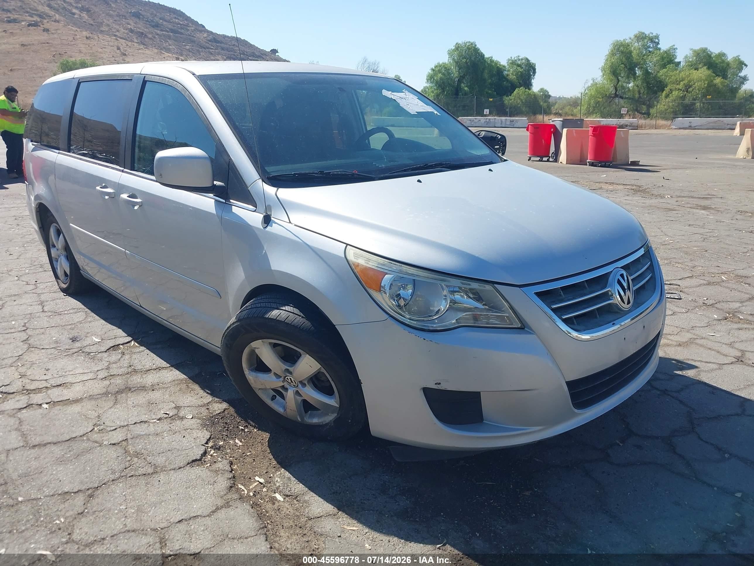 2010 Volkswagen Routan SE, VIN 2V4RW3D18AR424324 — Mechanical