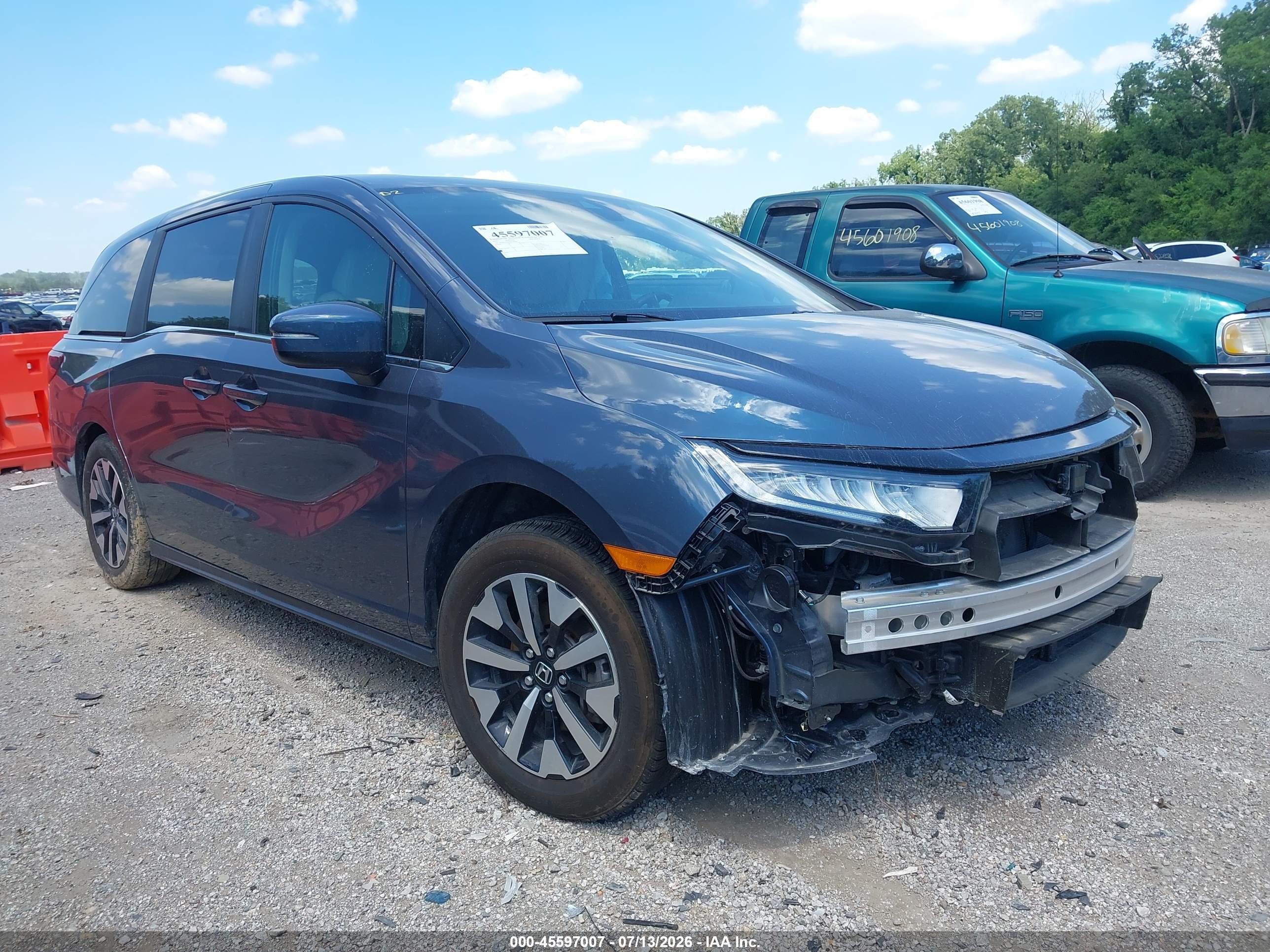 2025 Honda Odyssey EX-L, VIN 5FNRL6H60SB058690 — Front end
