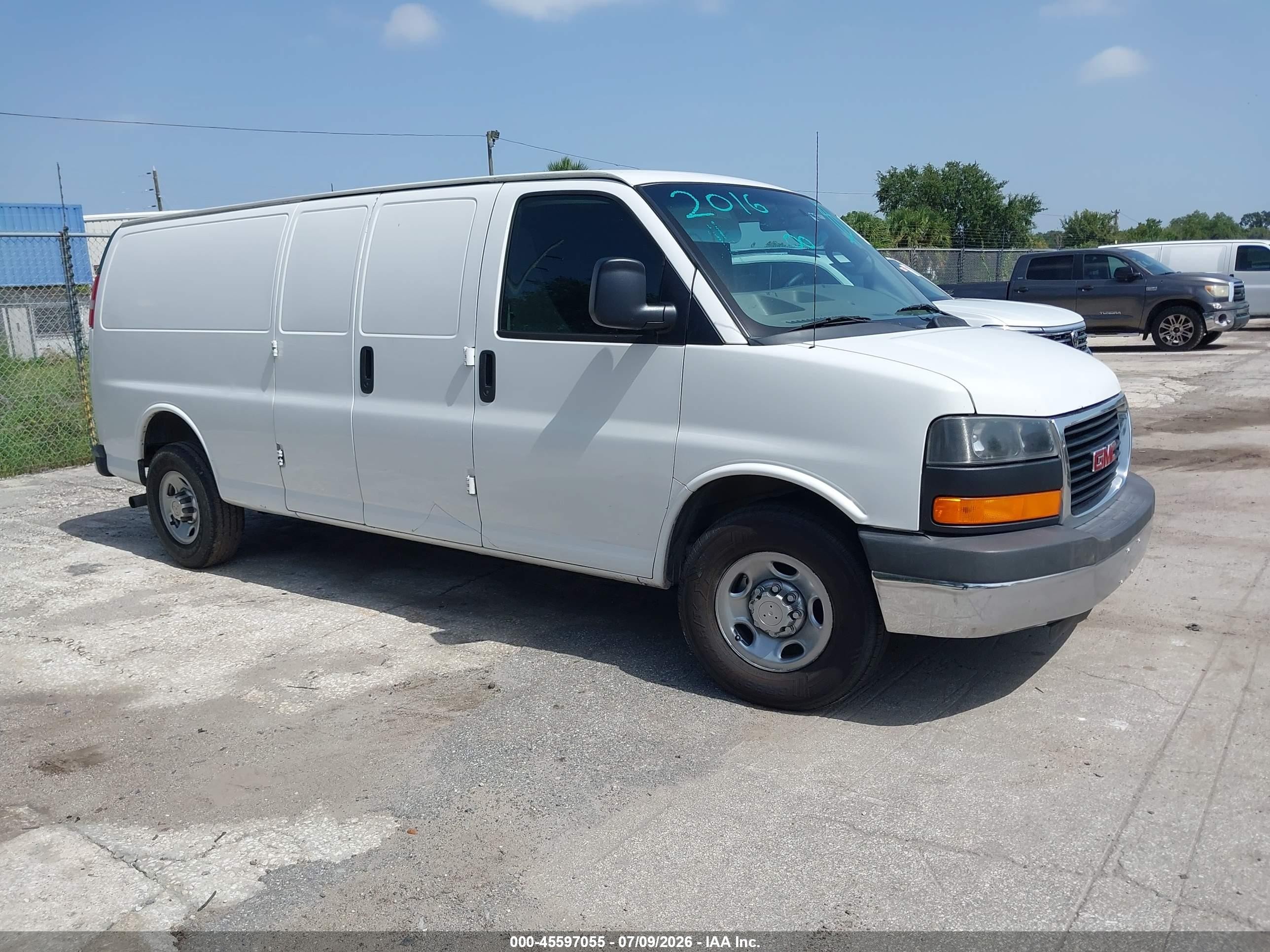 2016 GMC Savana Cargo, VIN 1GTW7BFF5G1141597 — Normal wear