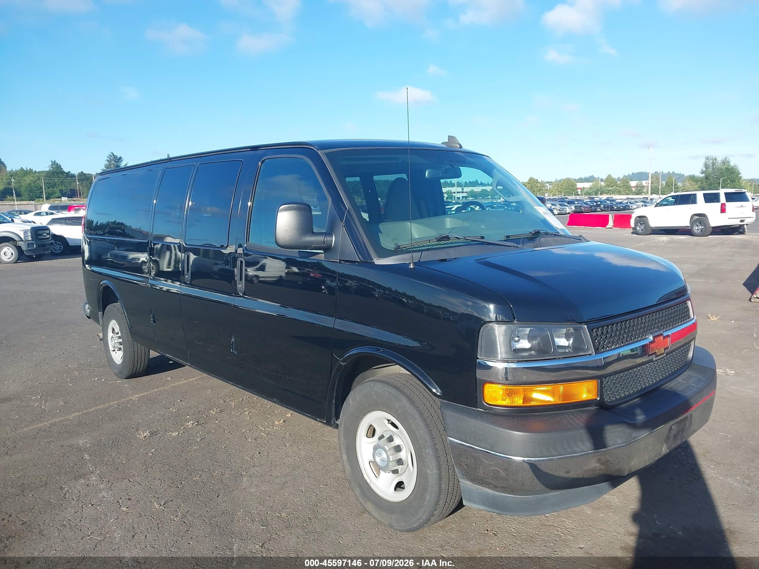 2017 Chevrolet Express Passenger LT, VIN 1GAZGPFF1H1288102 — Normal wear