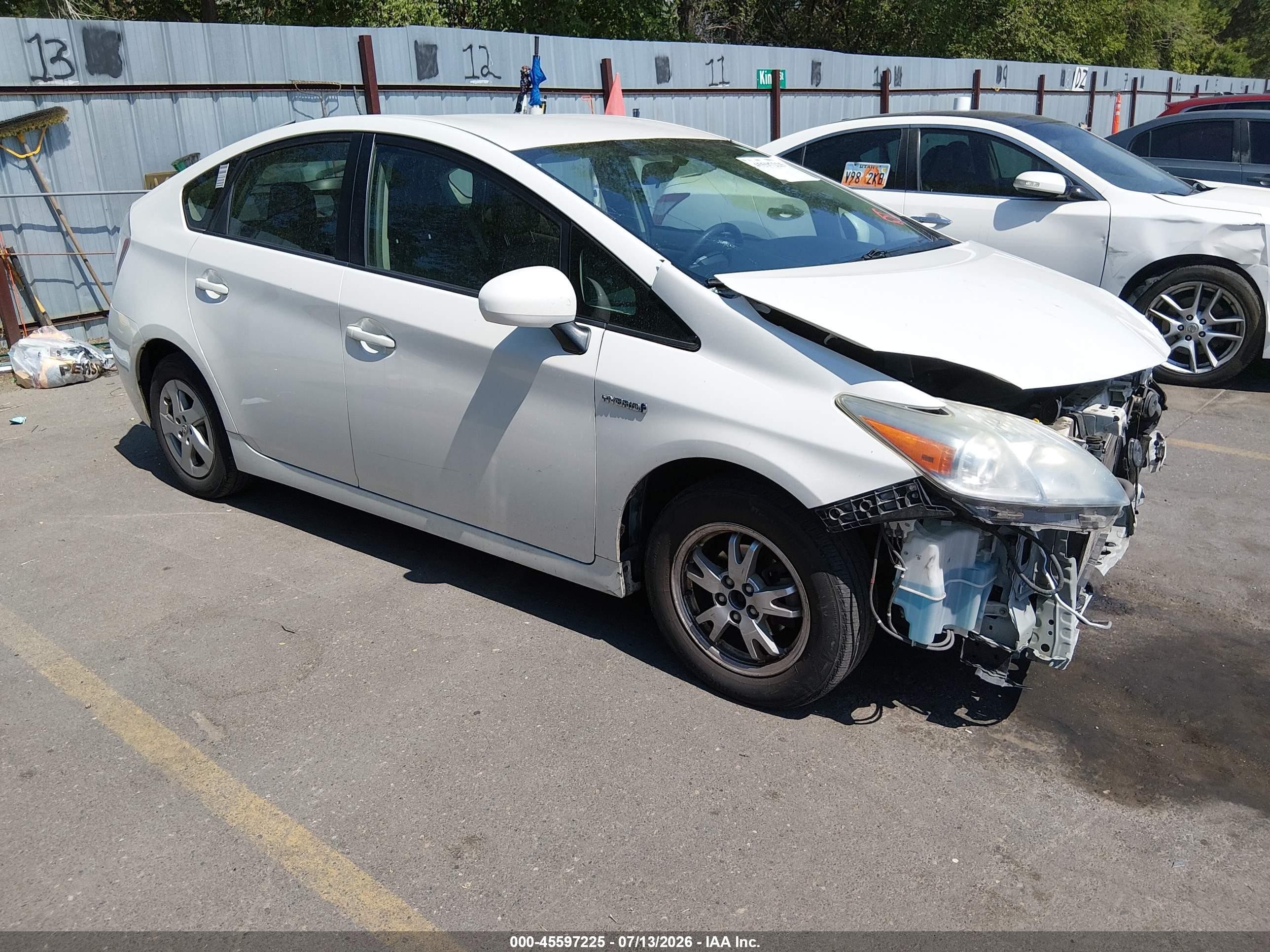 2011 Toyota Prius III, VIN JTDKN3DU4B5338886 — Front end