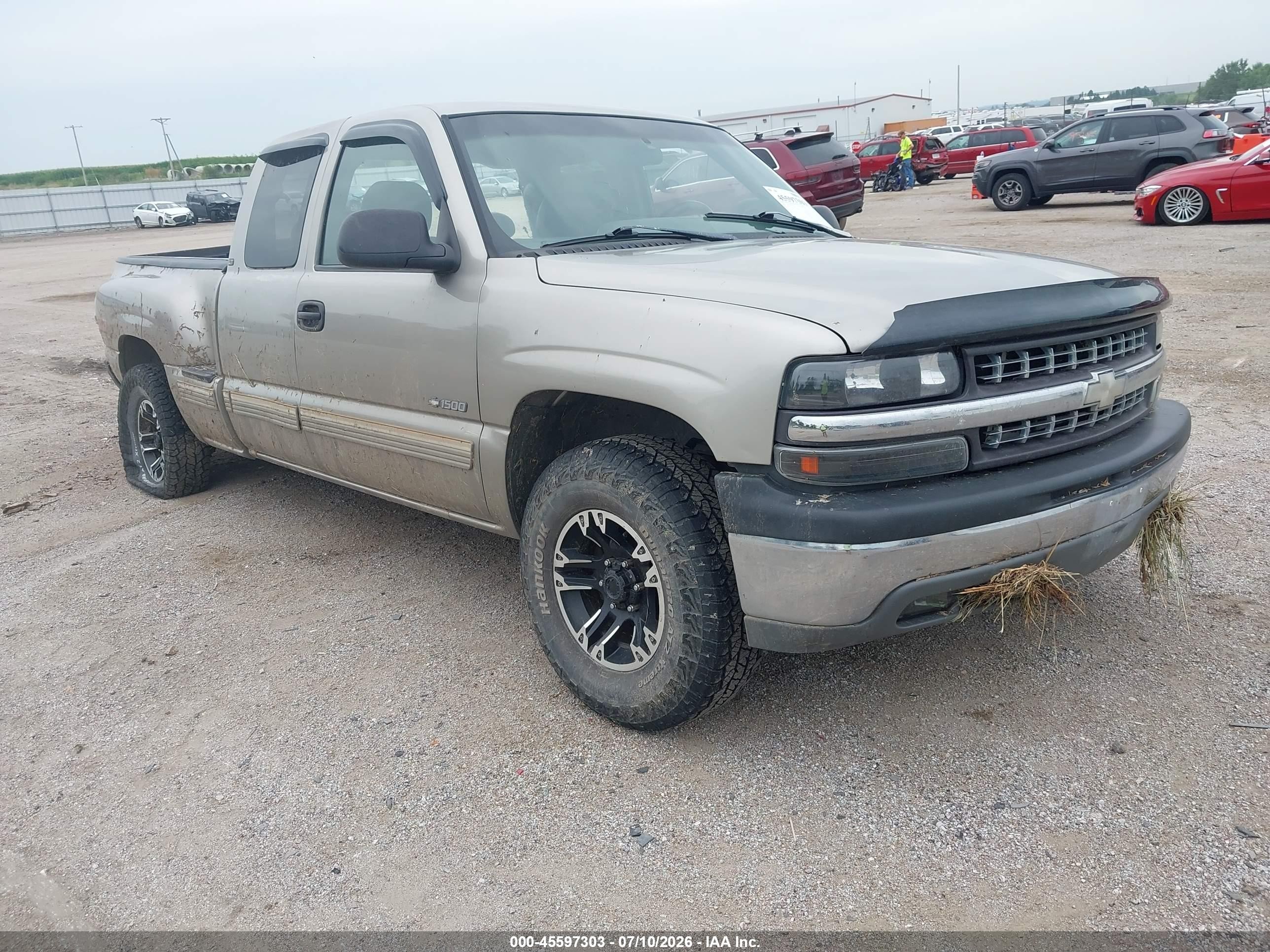 2000 Chevrolet Silverado 1500 LS, VIN 2GCEK19T5Y1139608 — Not stated