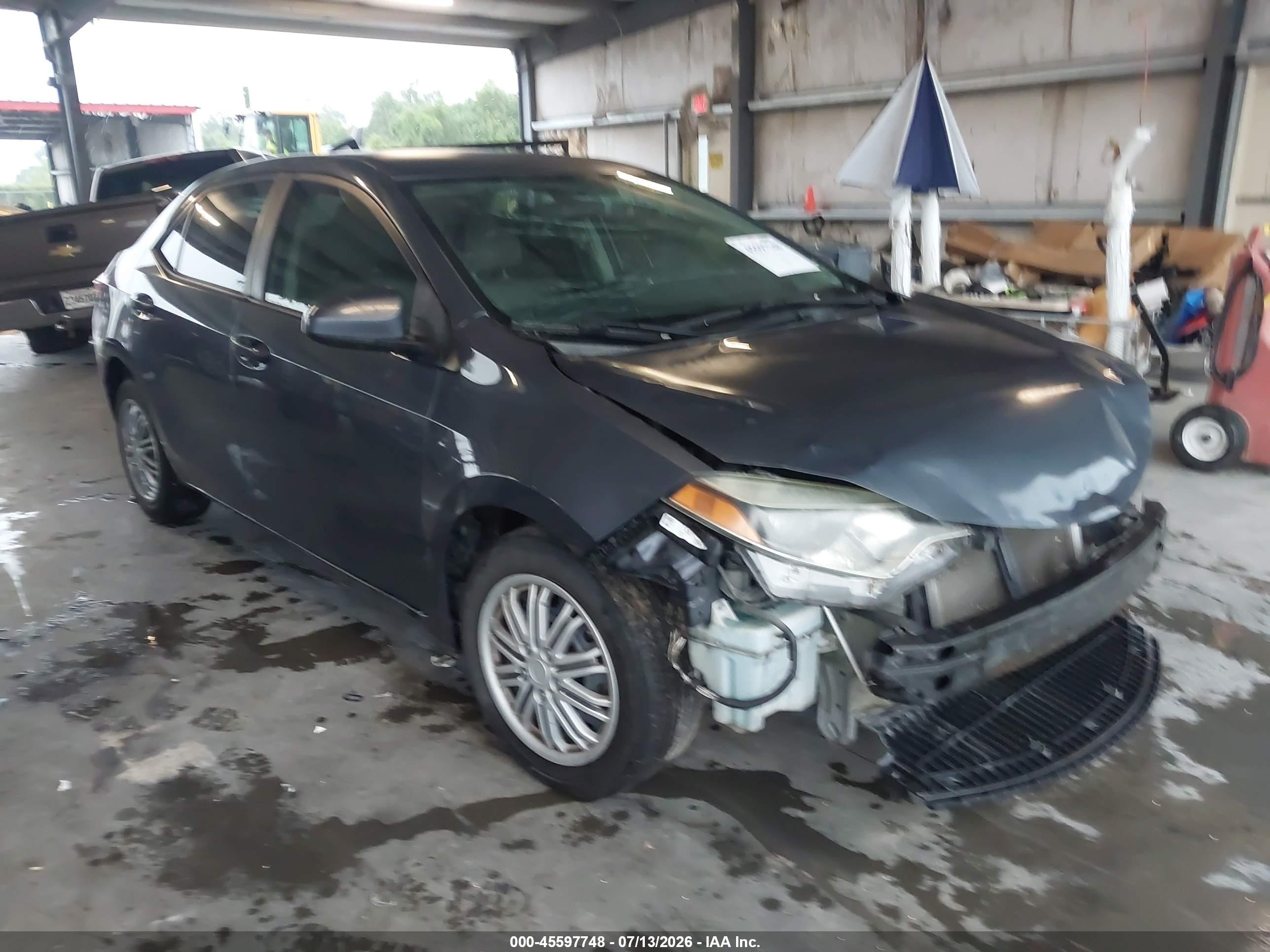 2015 Toyota Corolla LE, VIN 5YFBURHE7FP306760 — Front end