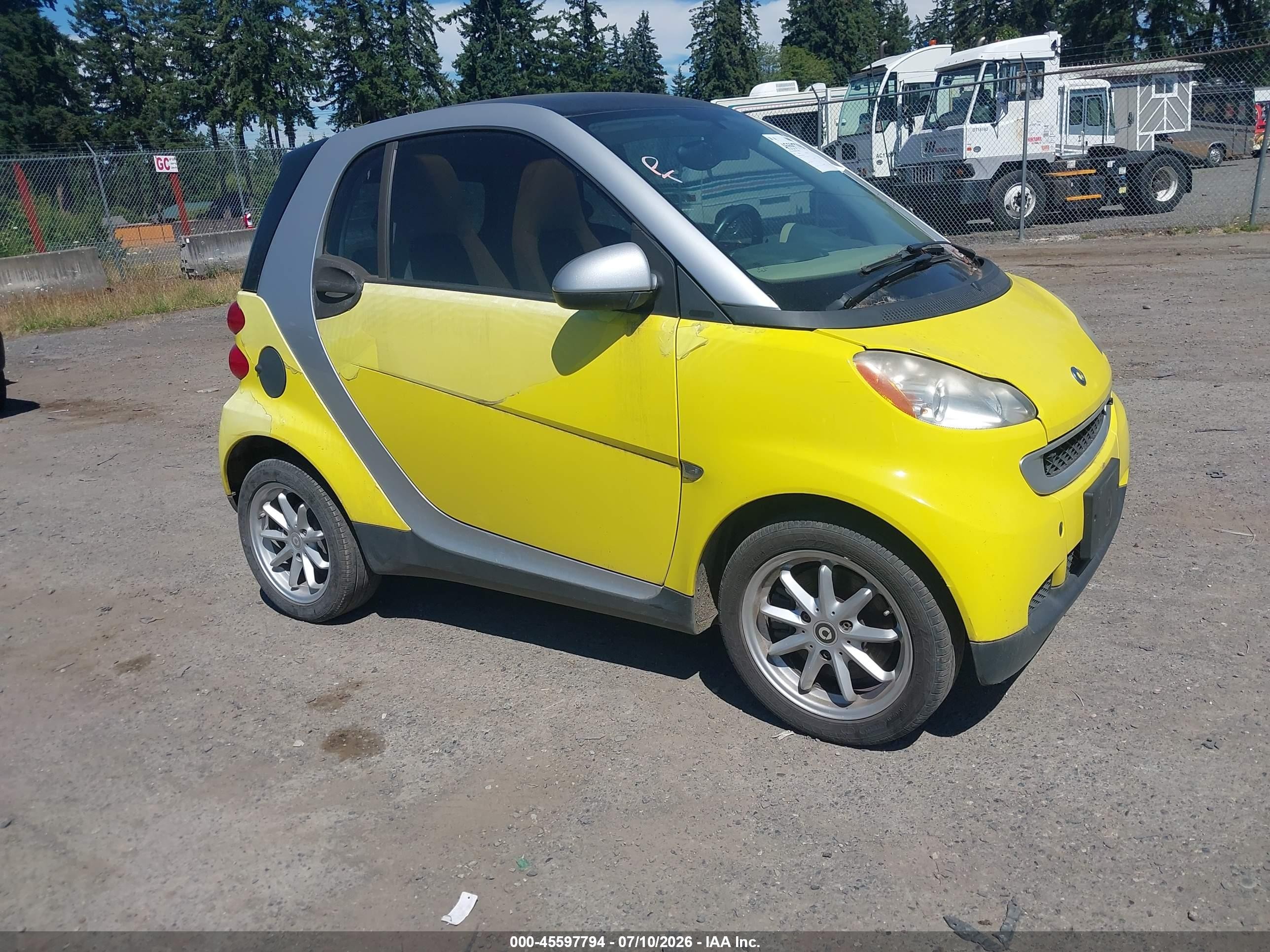 2008 Smart fortwo Pure, VIN WMEEJ31X38K121896 — Зад