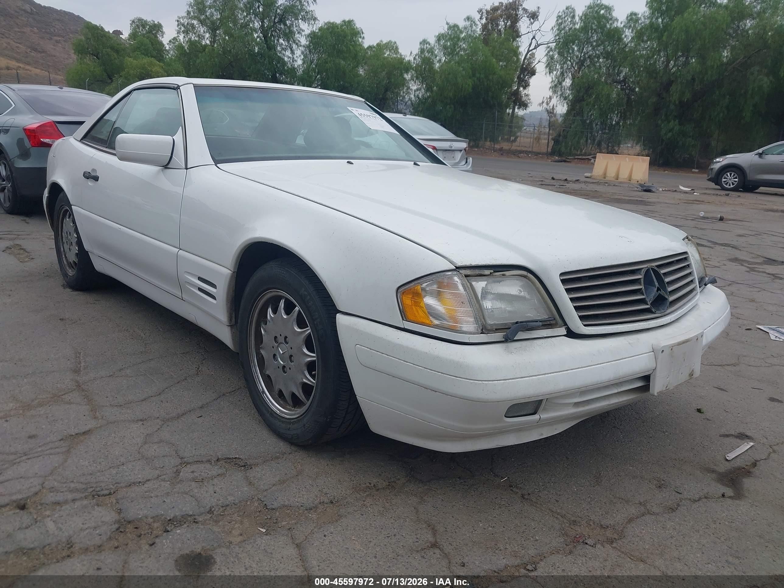 1998 Mercedes-Benz SL 500, VIN WDBFA67F4WF161959 — Normal wear