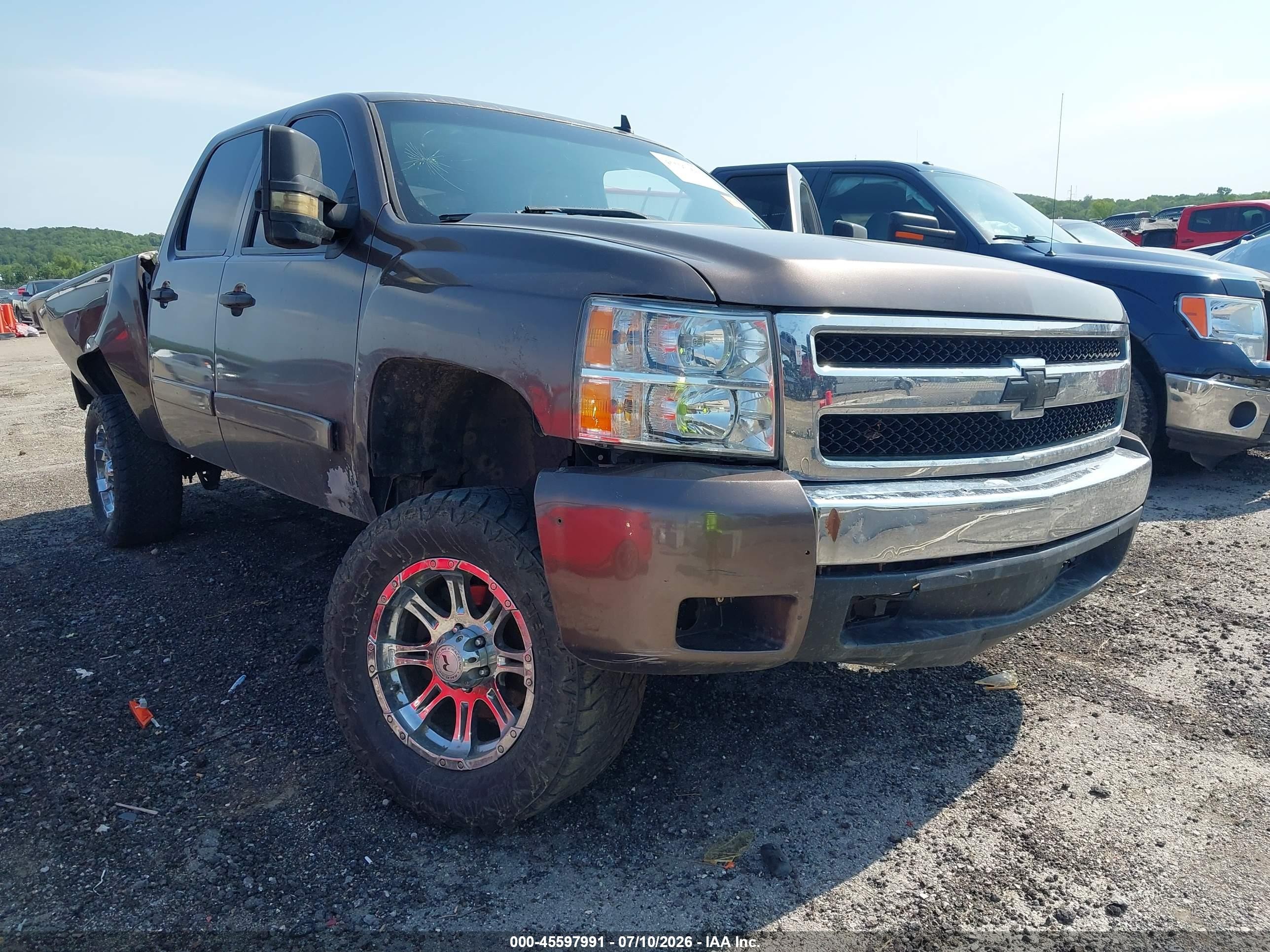 2008 Chevrolet Silverado 1500 1LT, VIN 2GCEK133481145750 — Side