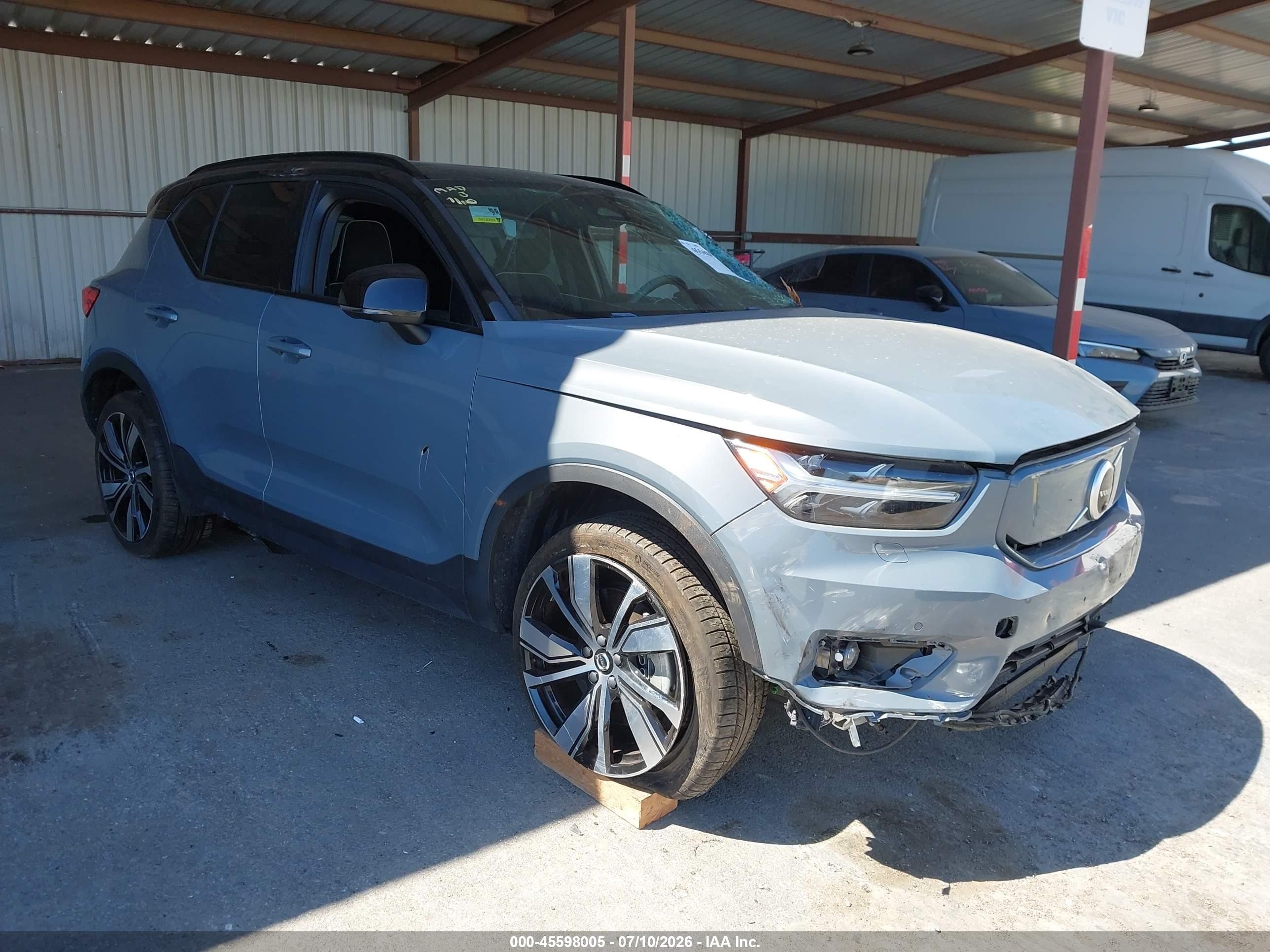 2021 Volvo XC40, VIN YV4ED3URXM2583222 — Side